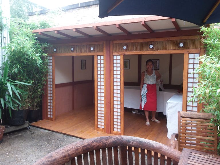  Traditional 1920's pub with Japanese garden 