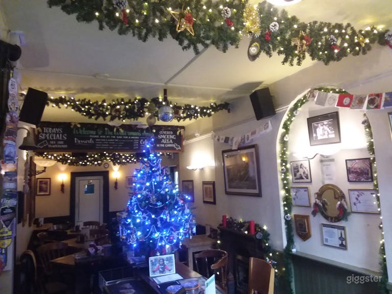  Traditional 1920's pub with Japanese garden 