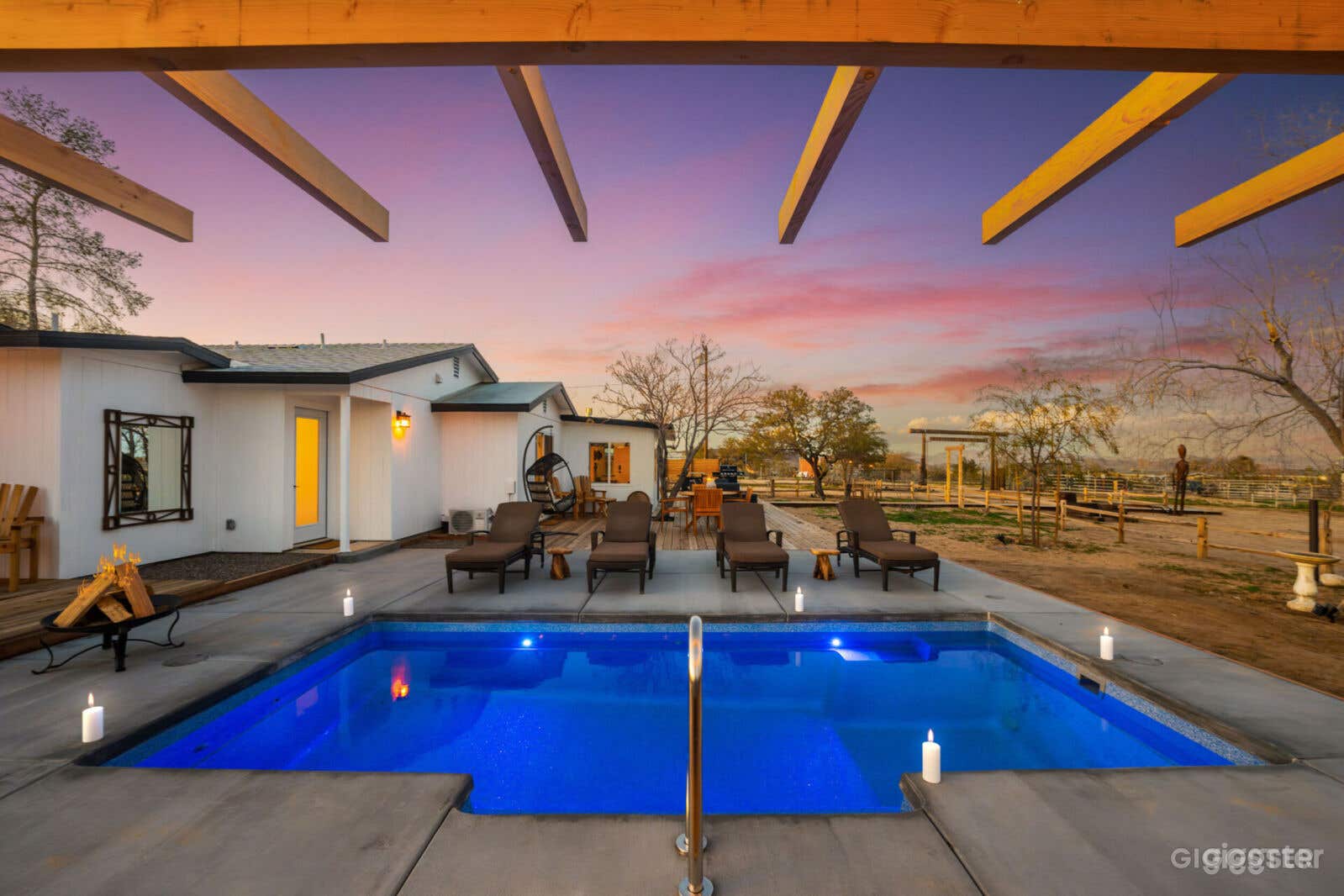 Desert Views &amp; Poolside Paradise Photo 3