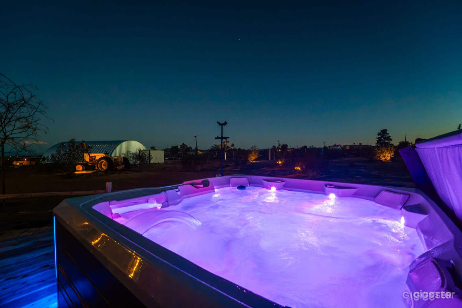 Desert Views &amp; Poolside Paradise Photo 2