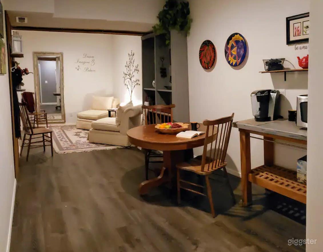 Private Suite in Park-like Setting in Canby Photo 2