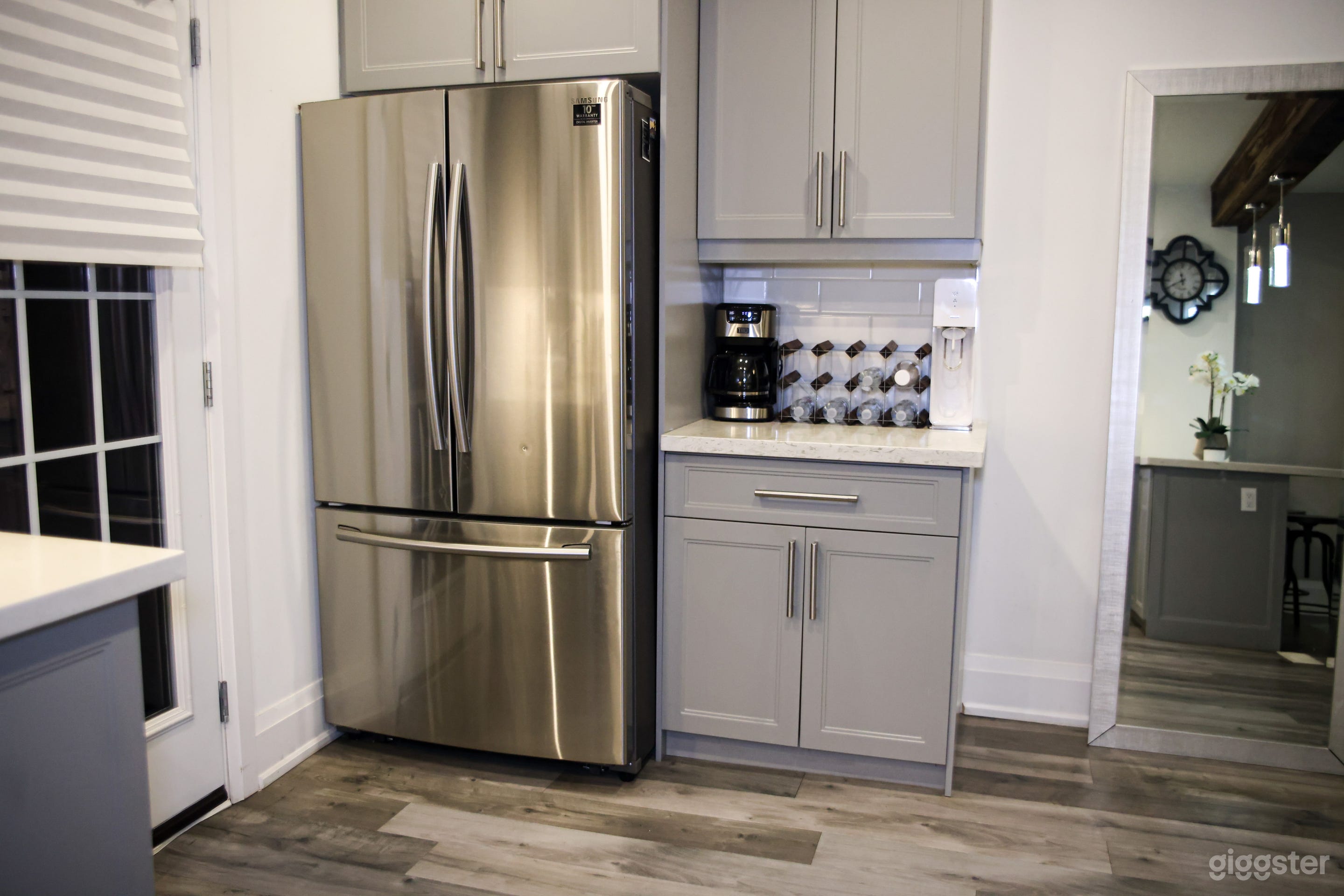 Heart of Hamilton Modern Home  Photo 2