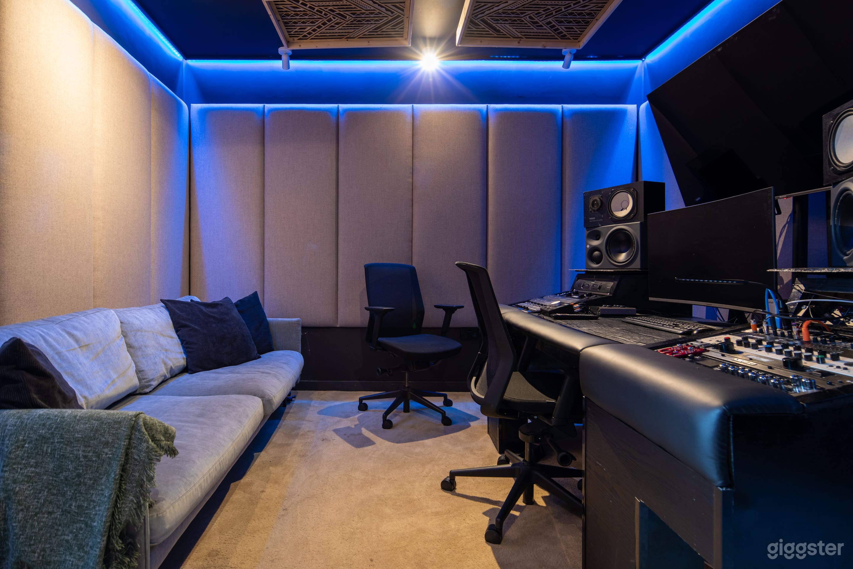 Premium Music Recording Studio   Photo 2