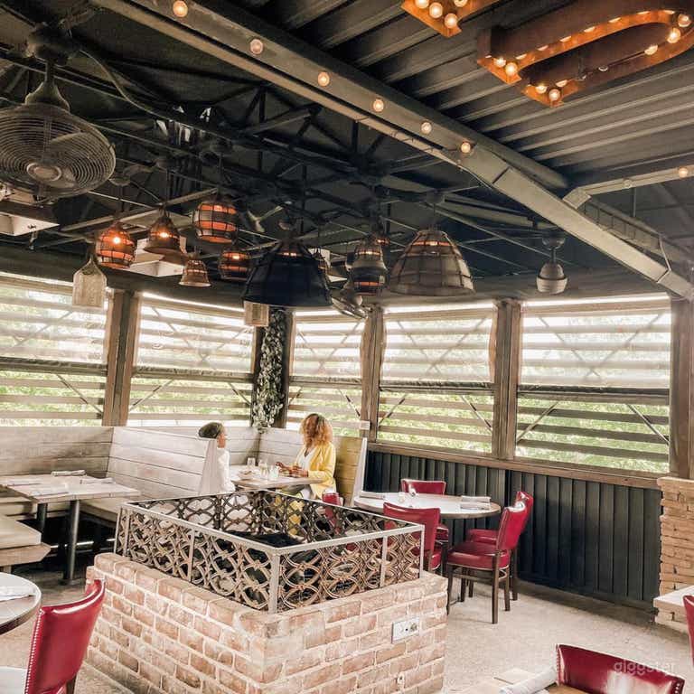  Modern and Cozy Fire Pit Lounge 