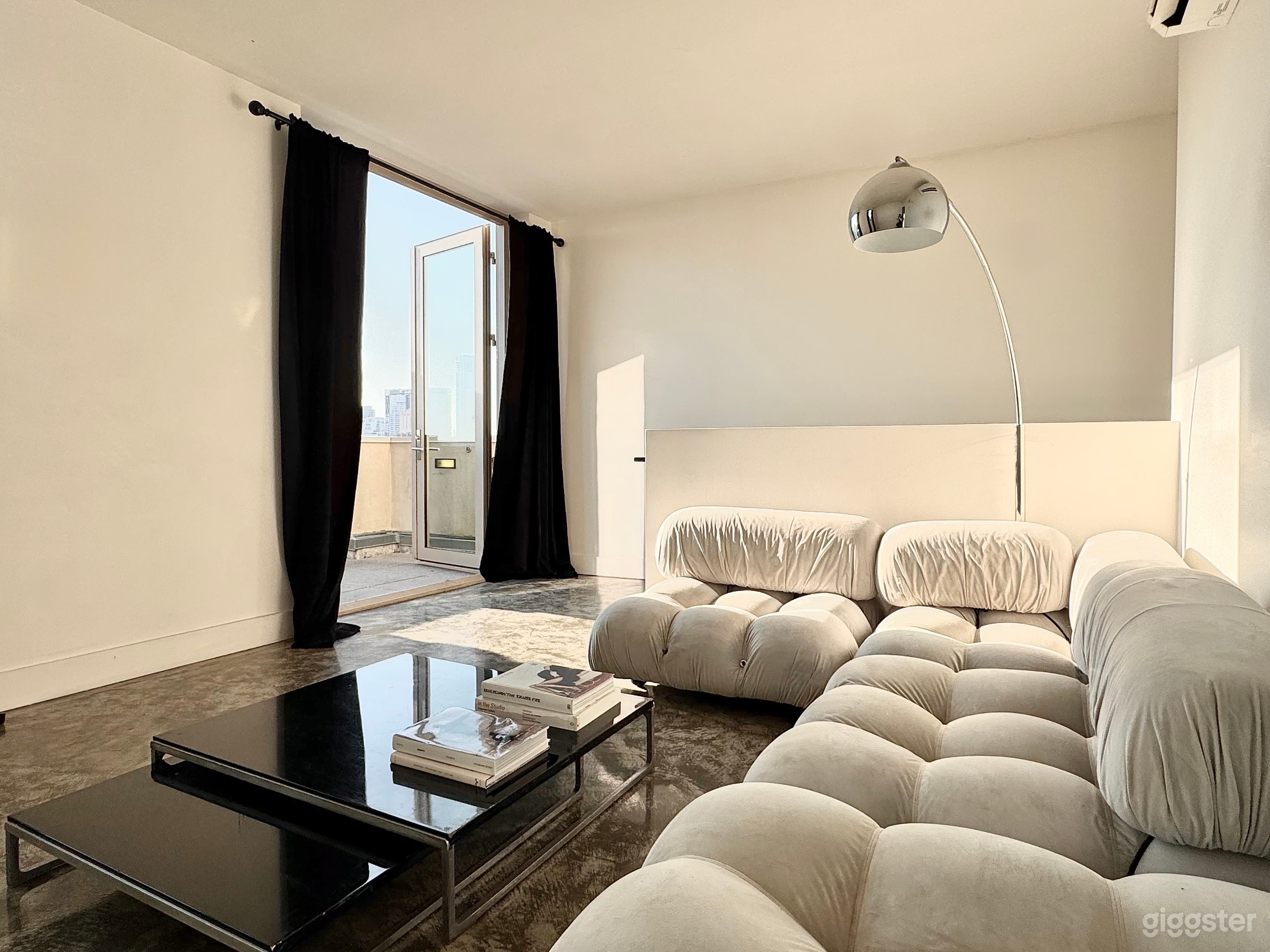 Industrial New York Loft with DTLA View Photo 3