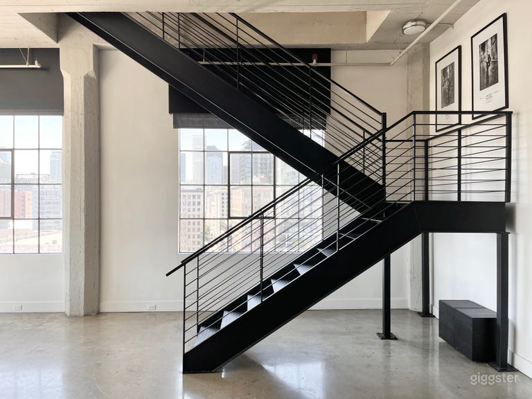  Industrial New York Loft with DTLA View 