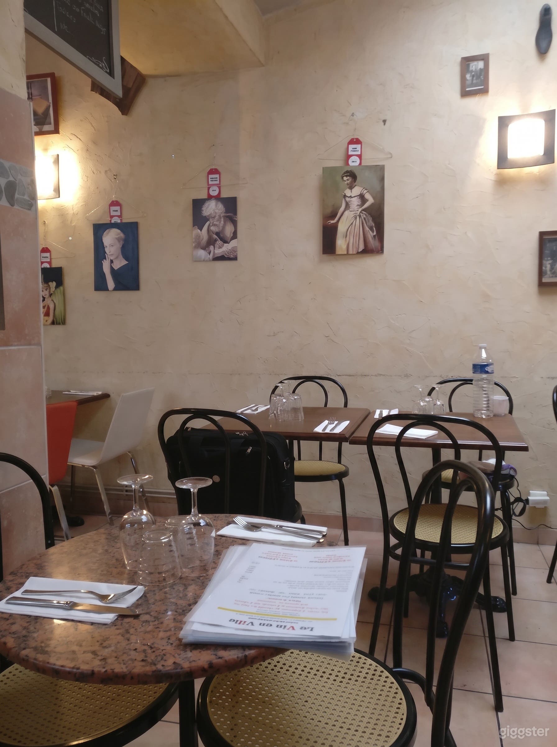 Photo de Cave à vin au charme à l'ancienne à Courbevoie 3