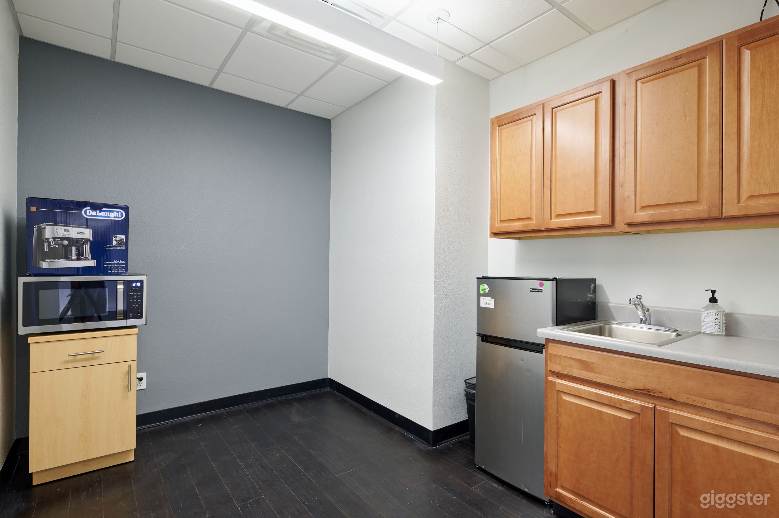 Large, Bright, Open Blank Space in Sunnyslope Photo 3