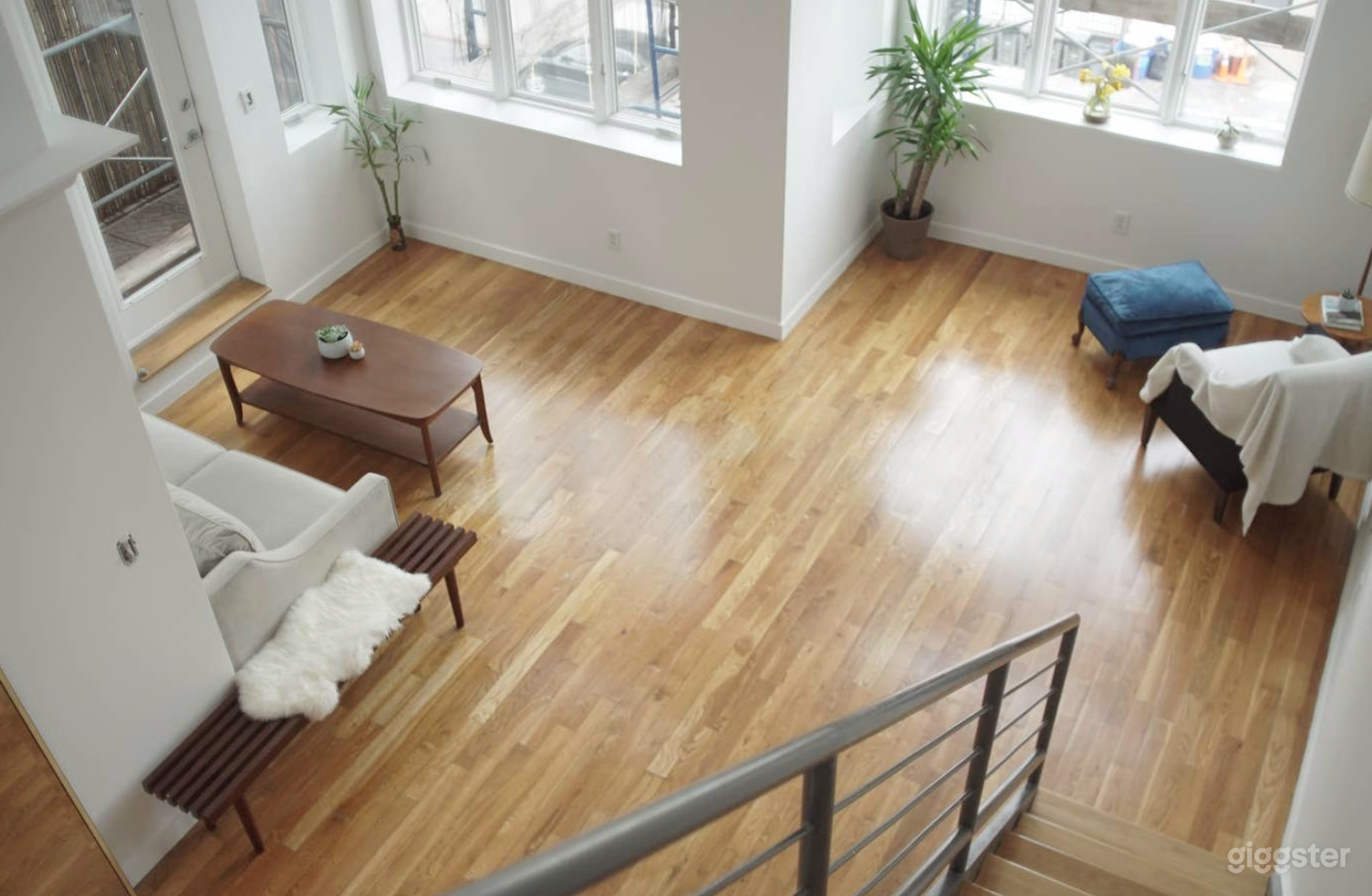 Sunny Mid Century Modern Loft  Photo 2