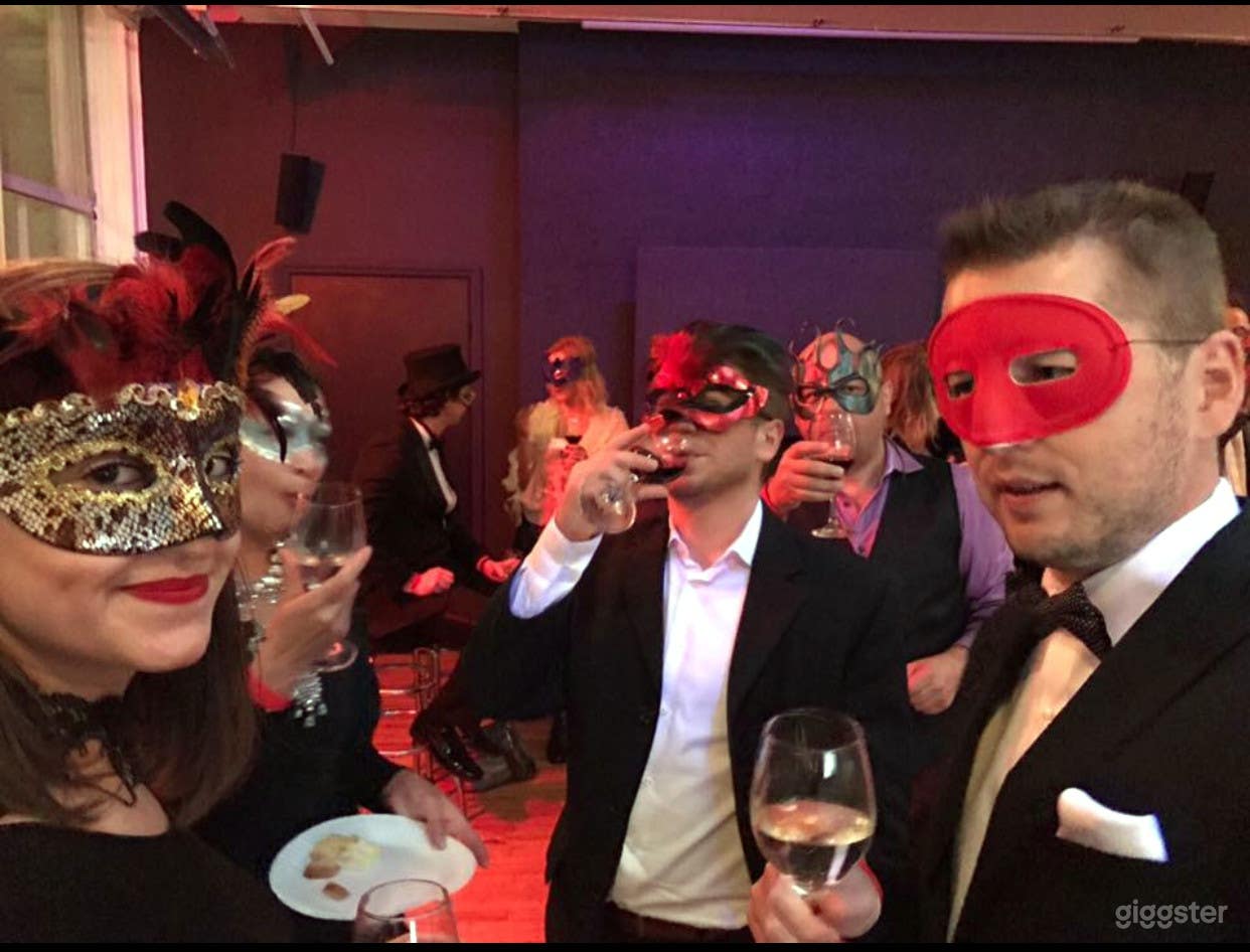 Multi-use loft In Union Square. Est 1994. Photo 2