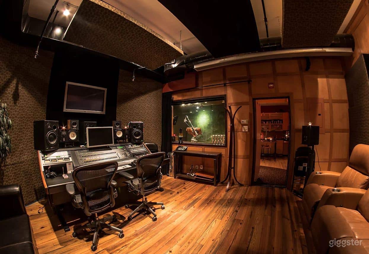 Studio B - Library Photo 1