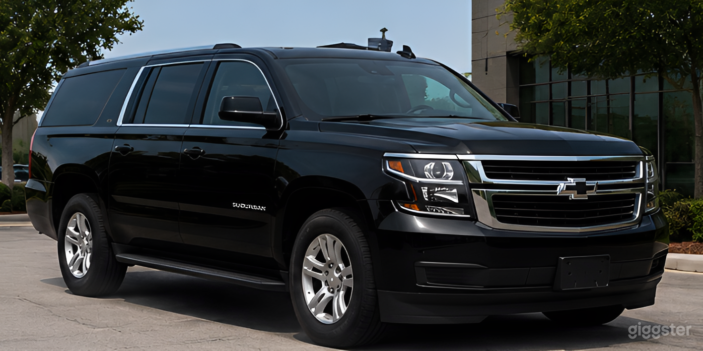 Luxury Chevrolet Suburban SUV Photo 1