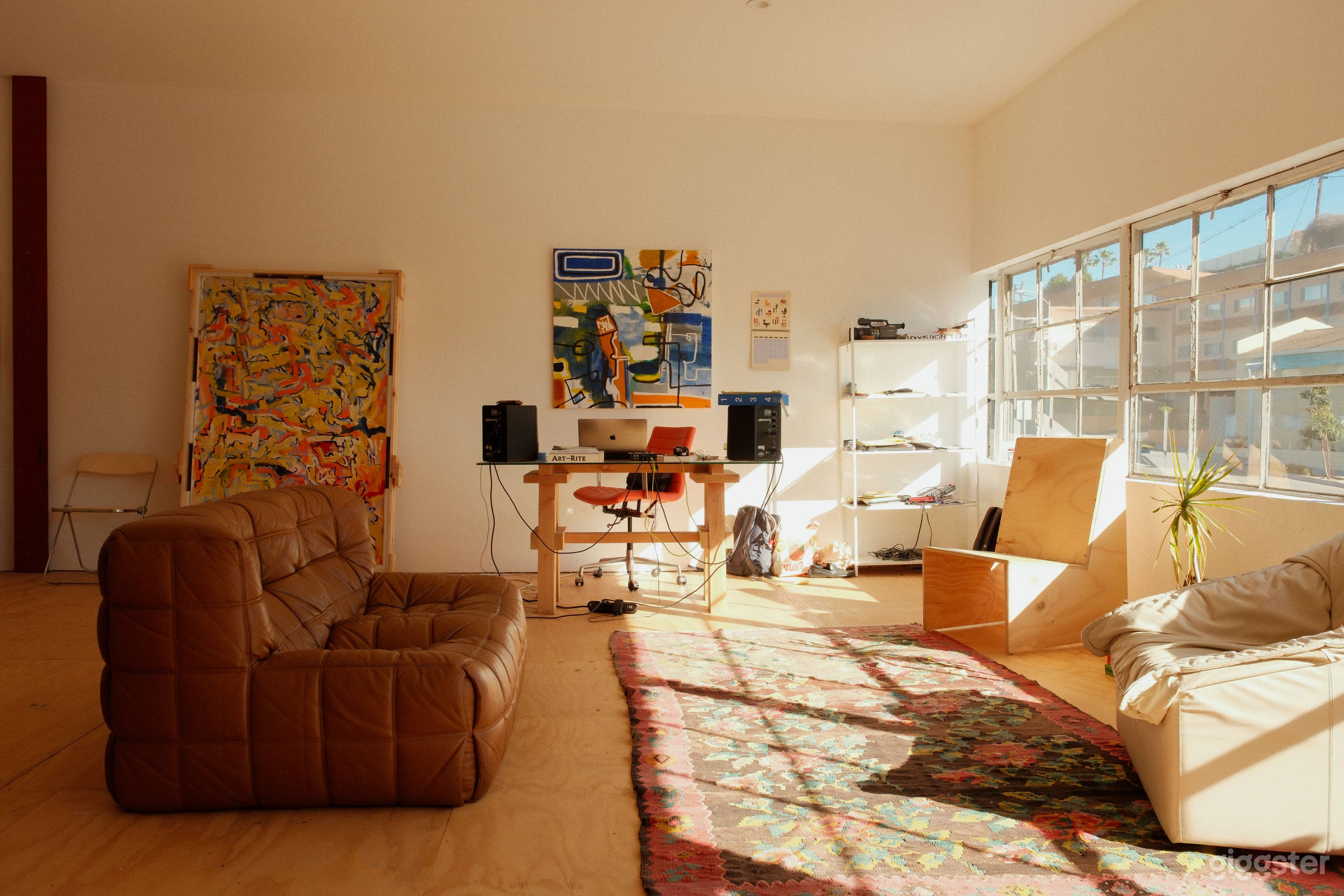 Michel Ducaroy Kashima sofa
Persian Rug
Handmade wood chair
Italian vintage loveseat