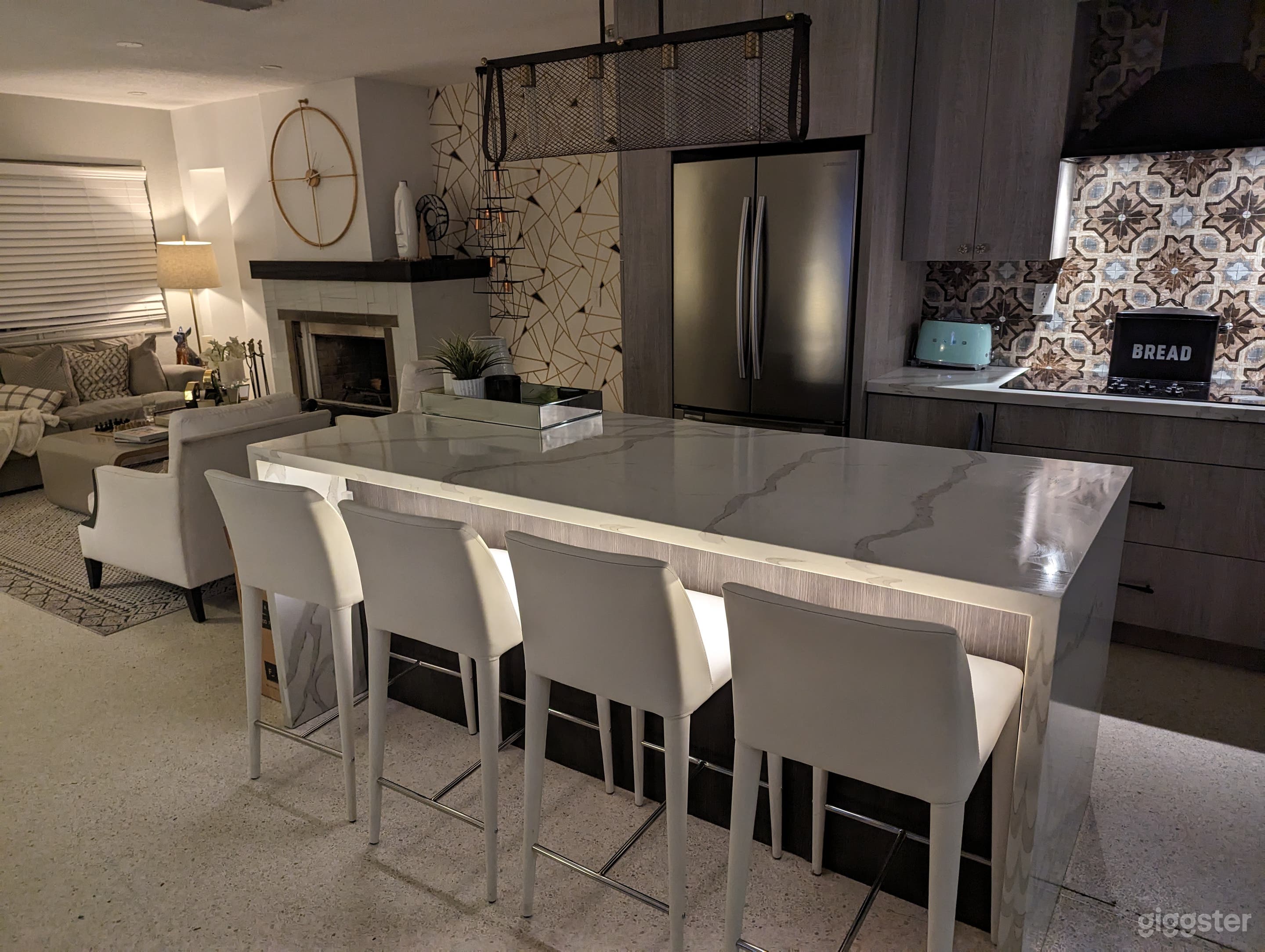 Mid-Century Modern Production House with pool Photo 4