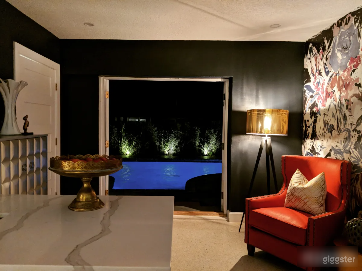 Mid-Century Modern Production House with pool Photo 2