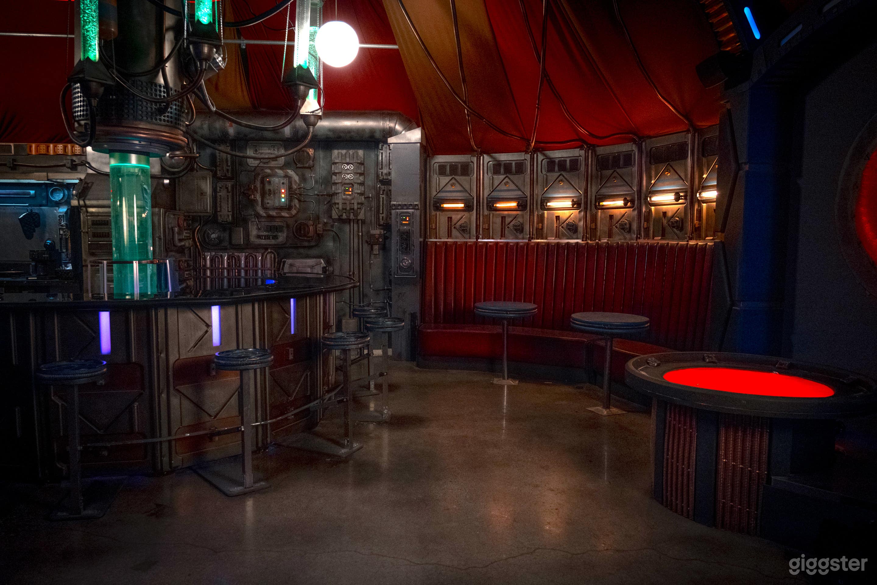 6K sq/ft of Sci Fi, Fantasy, and Horror Photo 1