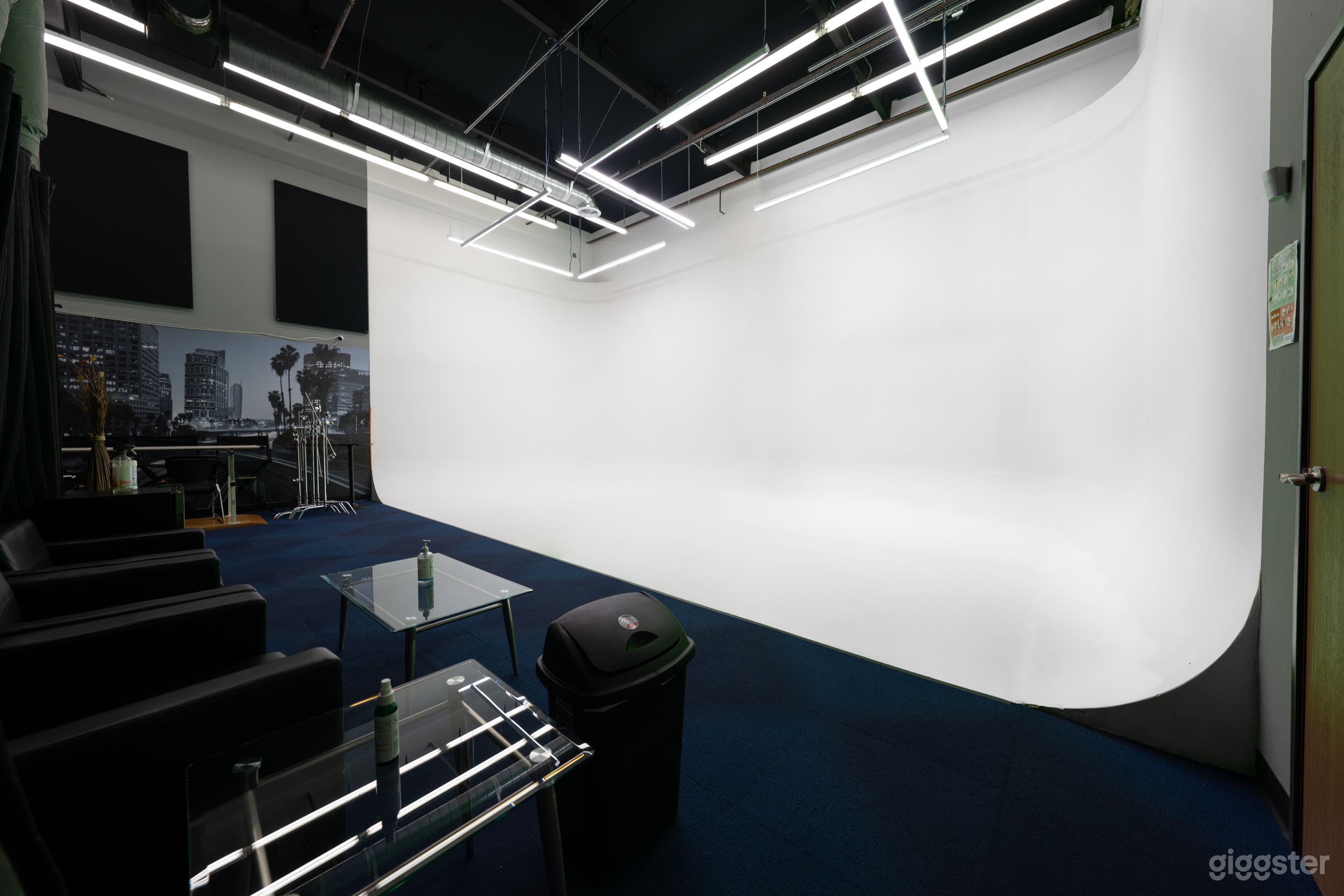 White Infinity cyclone wall