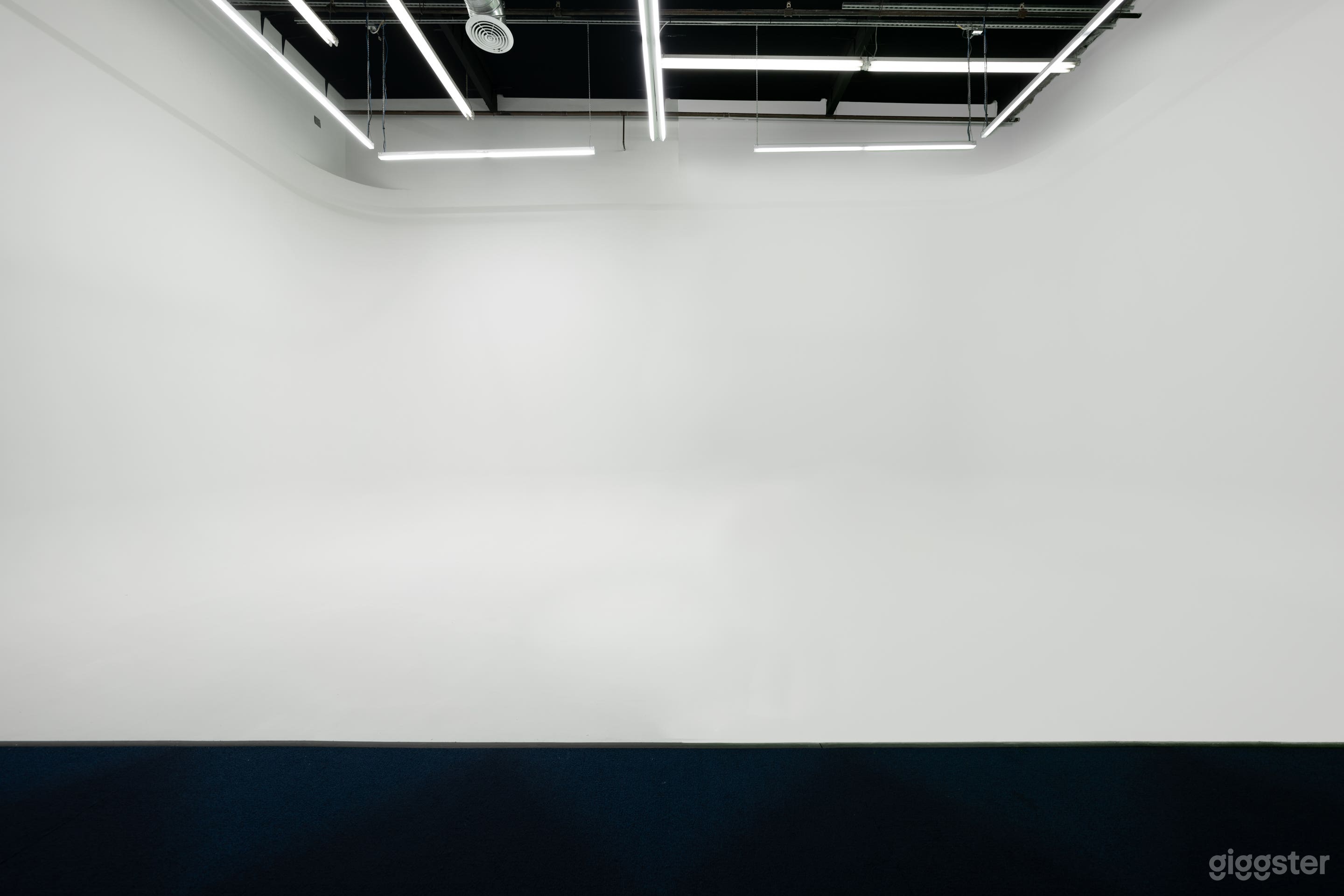 White Infinity Wall Studio with Mock Hospital Room Photo 3