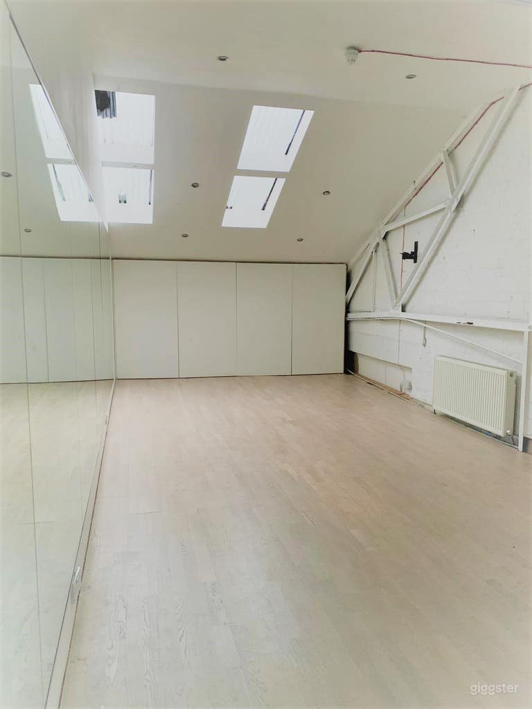  Dance & Photoshoot Studio 