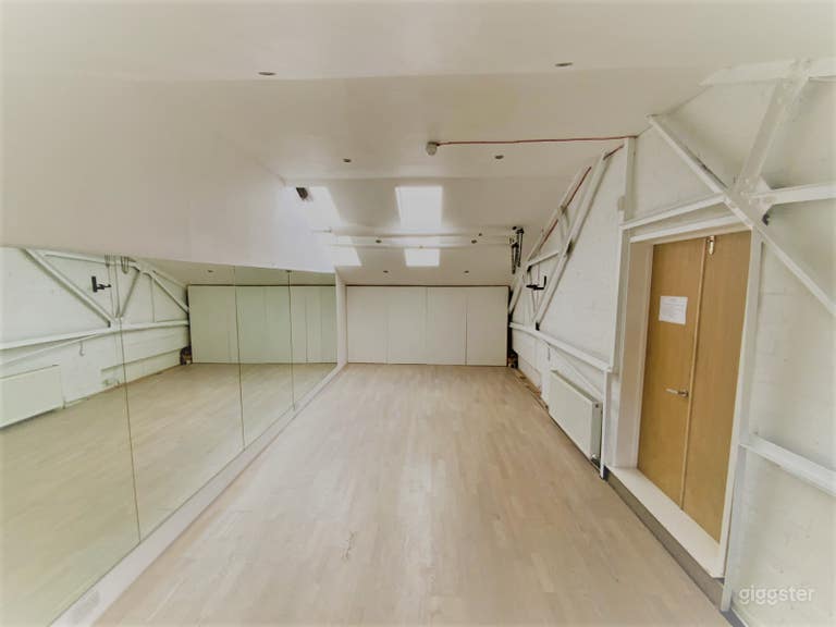  Dance & Photoshoot Studio 