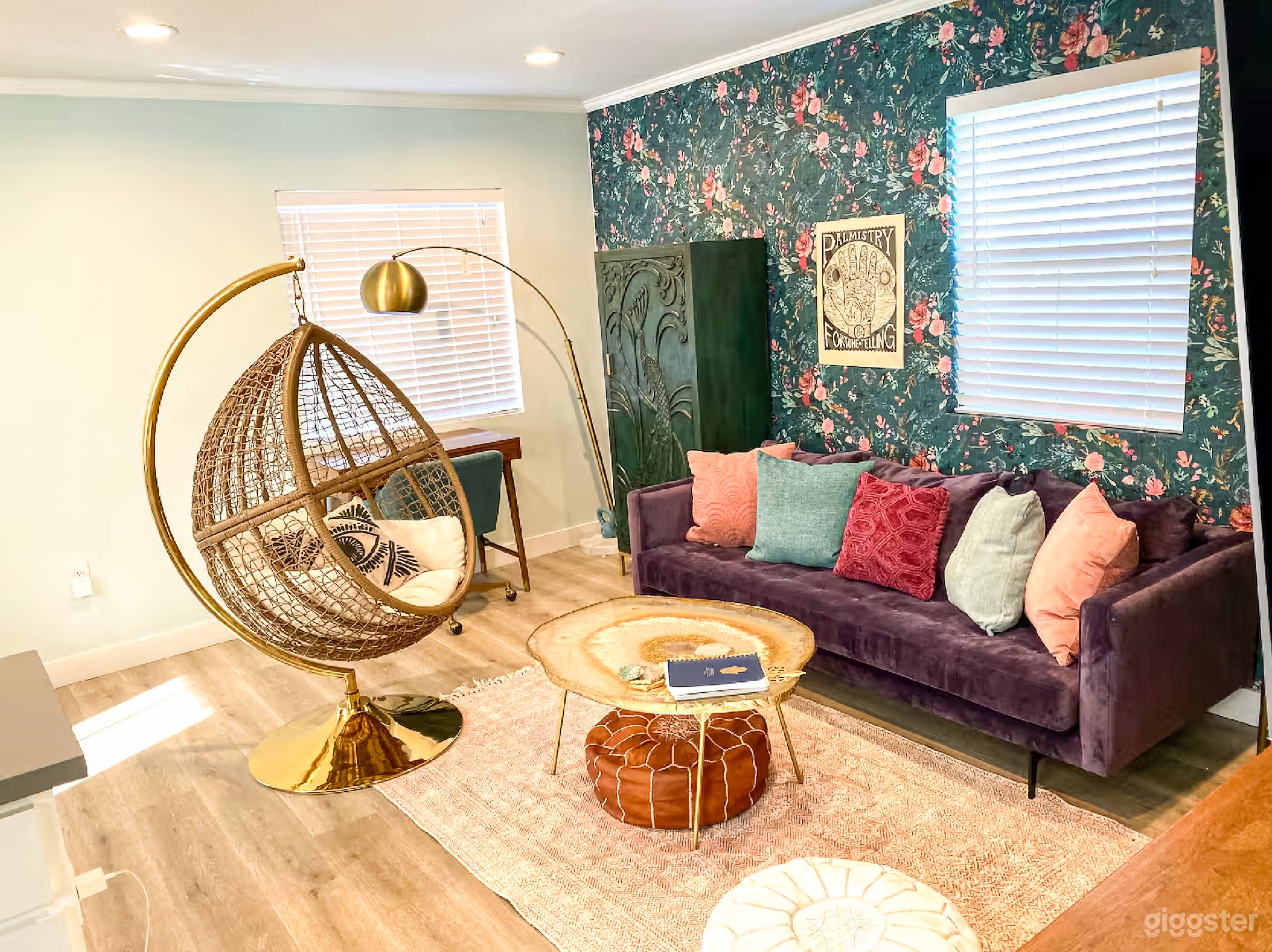 Bright Contemporary Los Angeles Home with Open Layout Photo 1