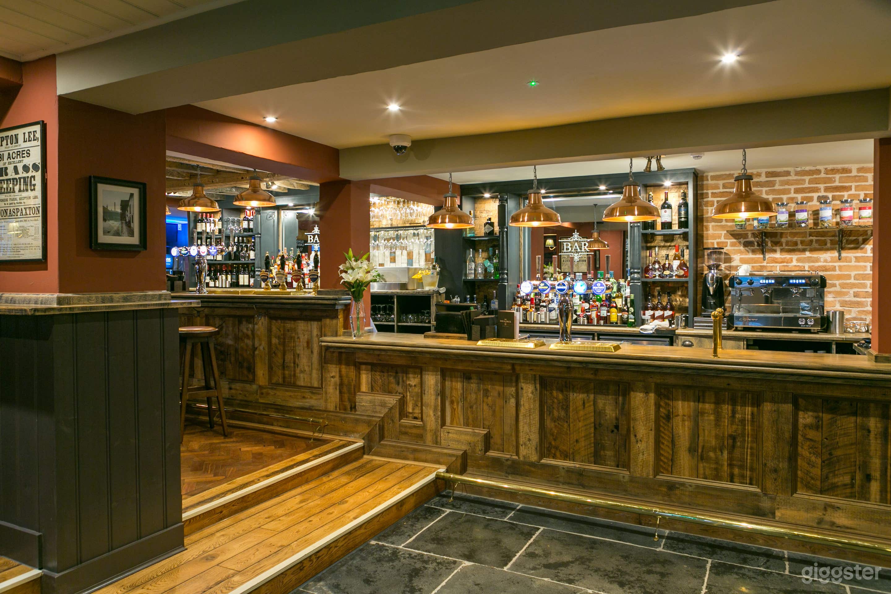 Traditional English Pub in Wokingham  Photo 3