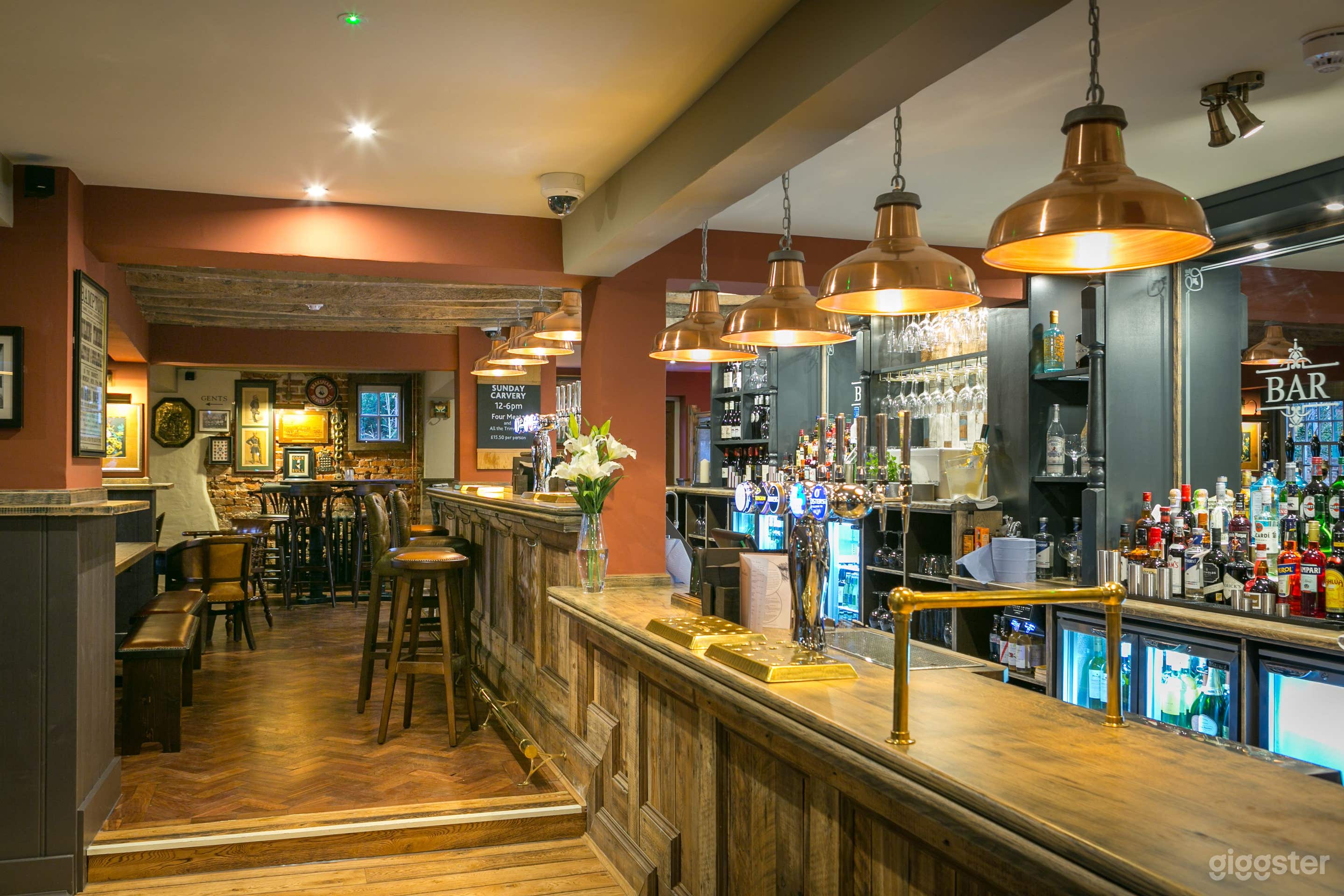 Traditional English Pub in Wokingham  Photo 2