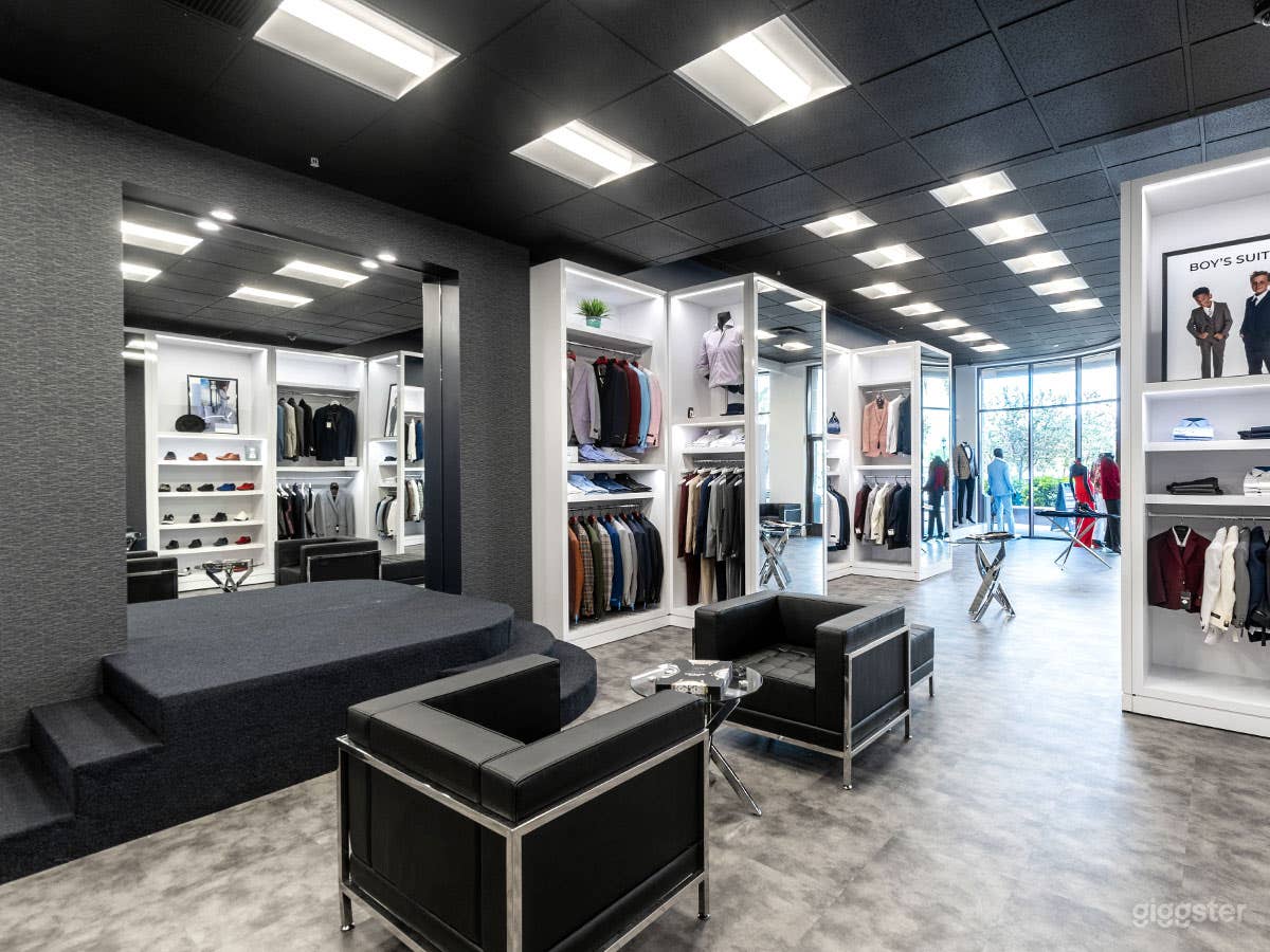 Luxury Retail Store with Built-In Photo Wall Photo 1