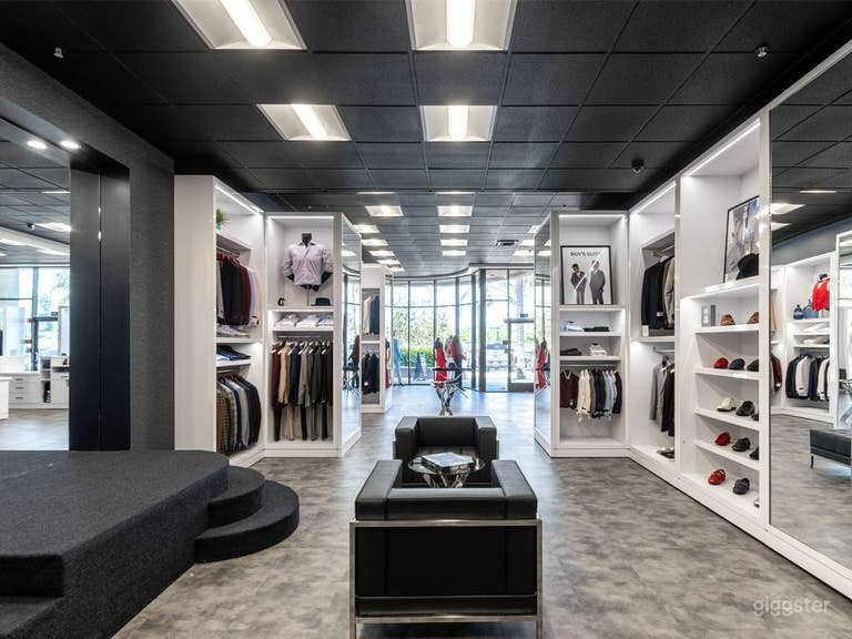  Luxury Retail Store with Built-In Photo Wall 
