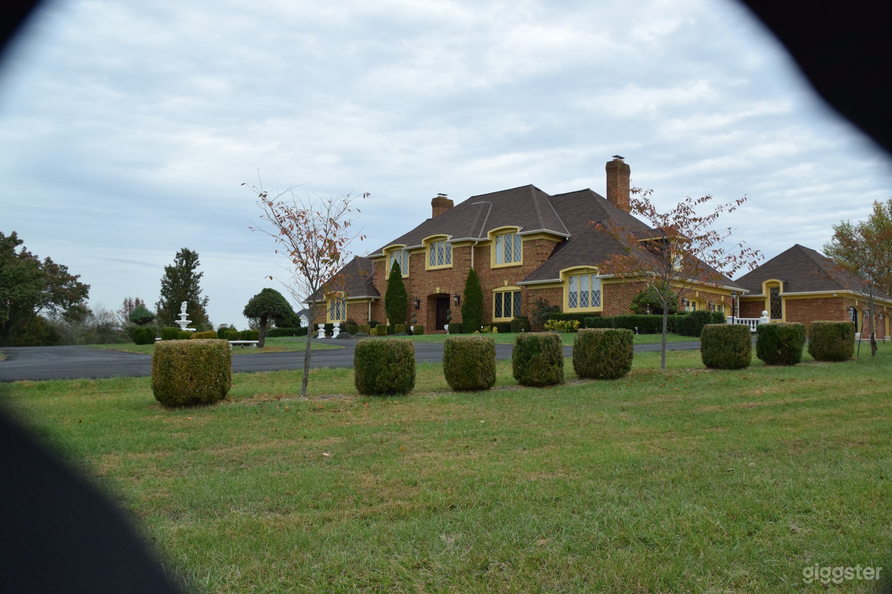 Beautiful 20-acre Private Estate in Virginia  Photo 2