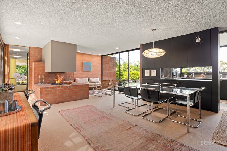  Mid-Century Modern Ray Kappe-Designed Barsha House 