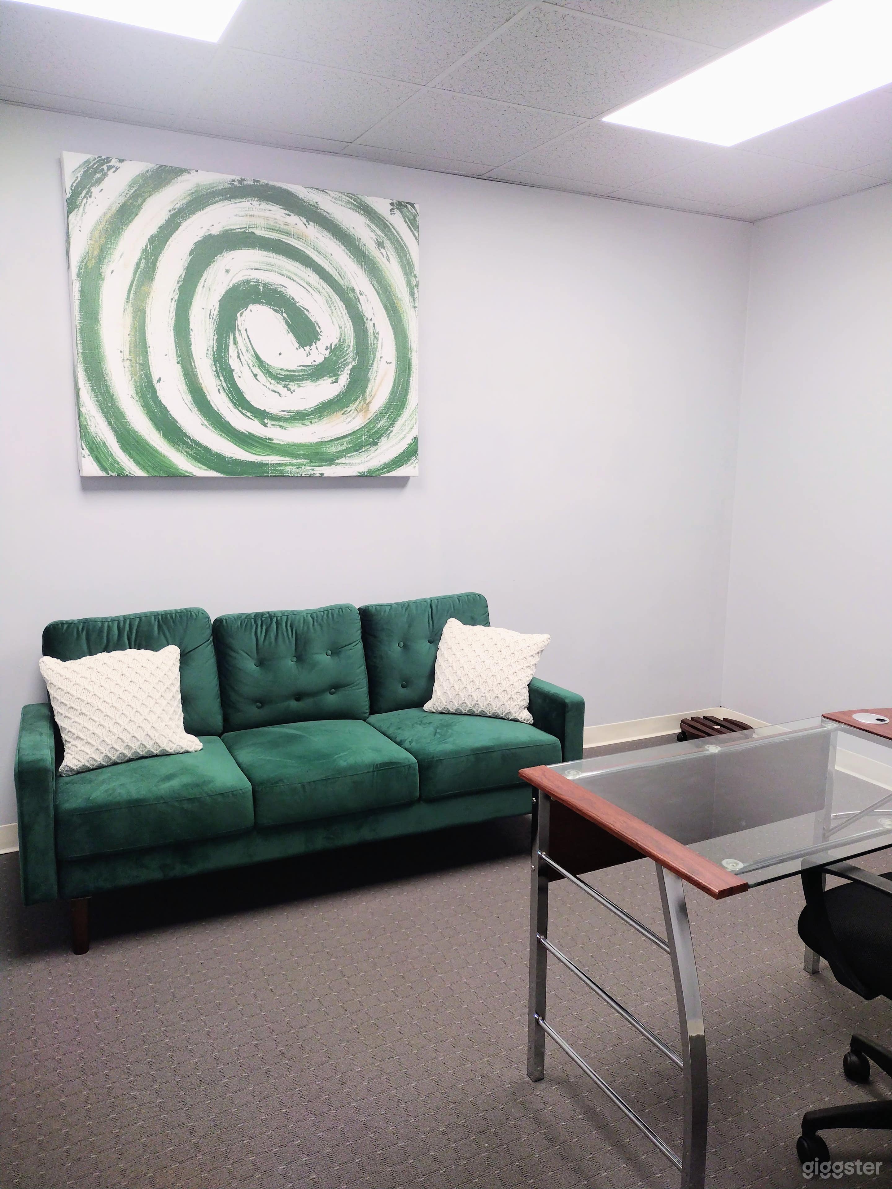 Fresh and Cozy Green-Themed Office Photo 1