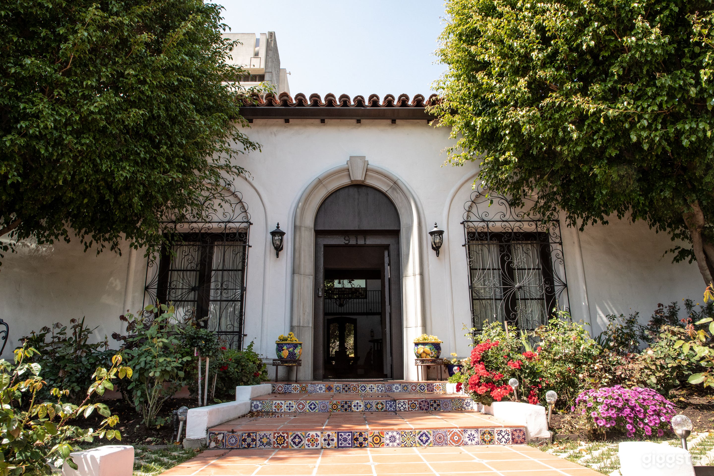 Lavish Mansion on Malcolm Ave Photo 4