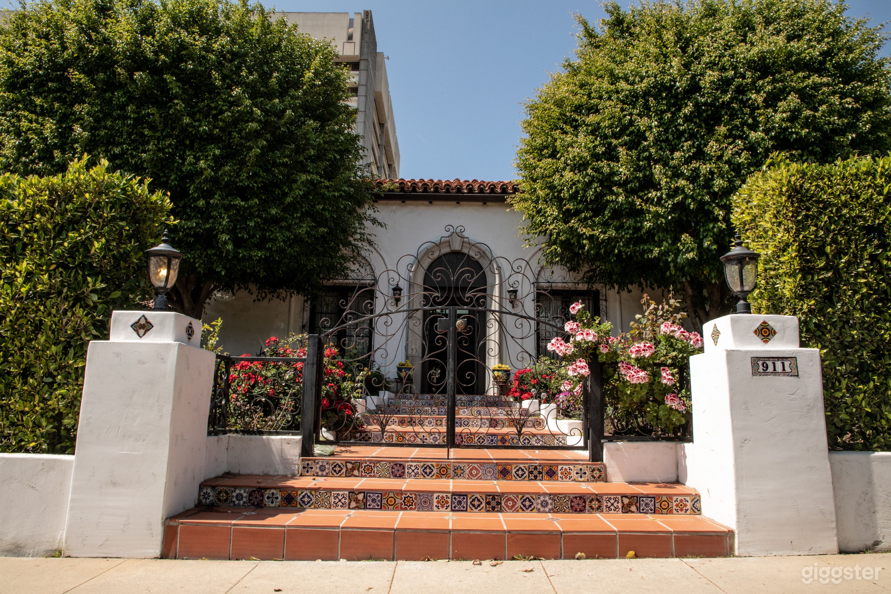 Lavish Mansion on Malcolm Ave Photo 2