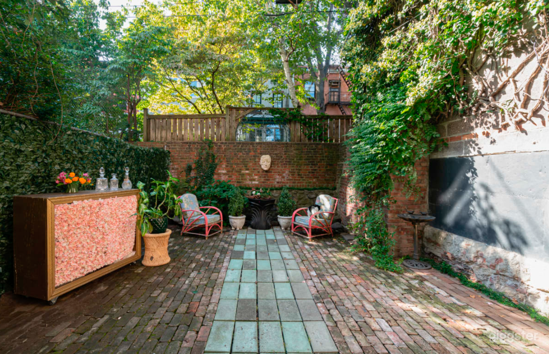 Charming Open Paved Garden in Brooklyn Photo 1