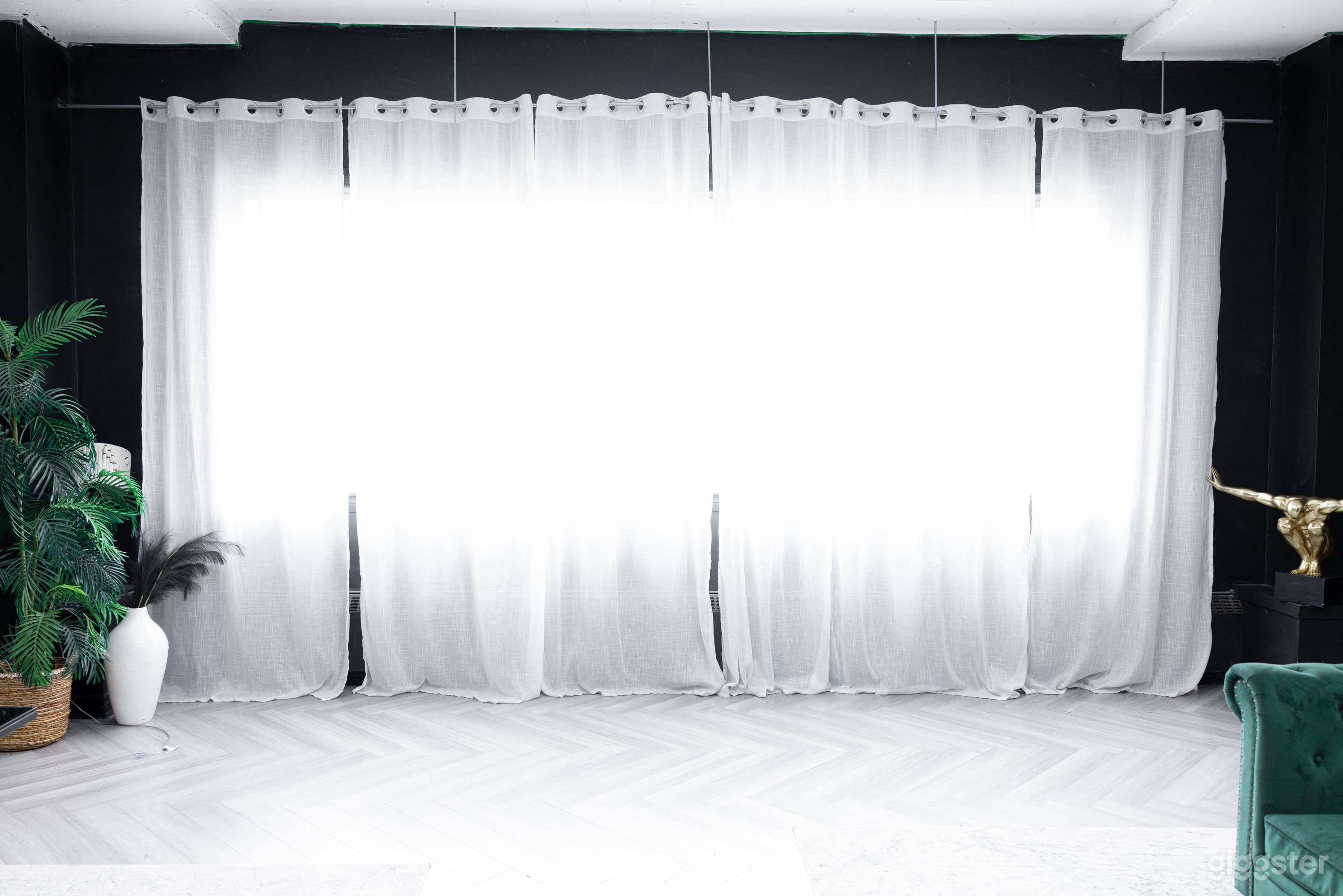 Dark, Stylish studio for production, photo, artistic project Photo 4