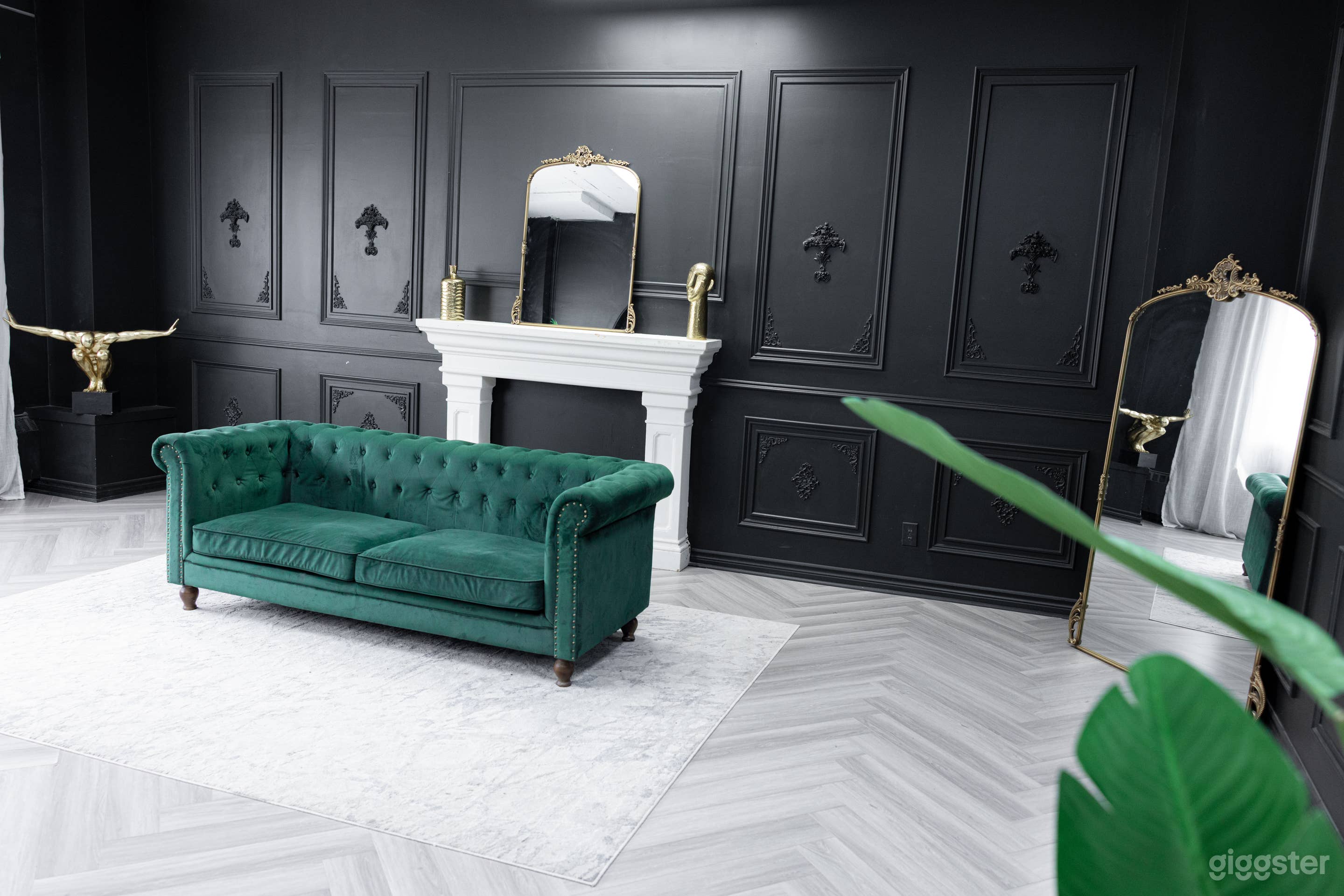 Dark, Stylish studio for production, photo, artistic project Photo 1