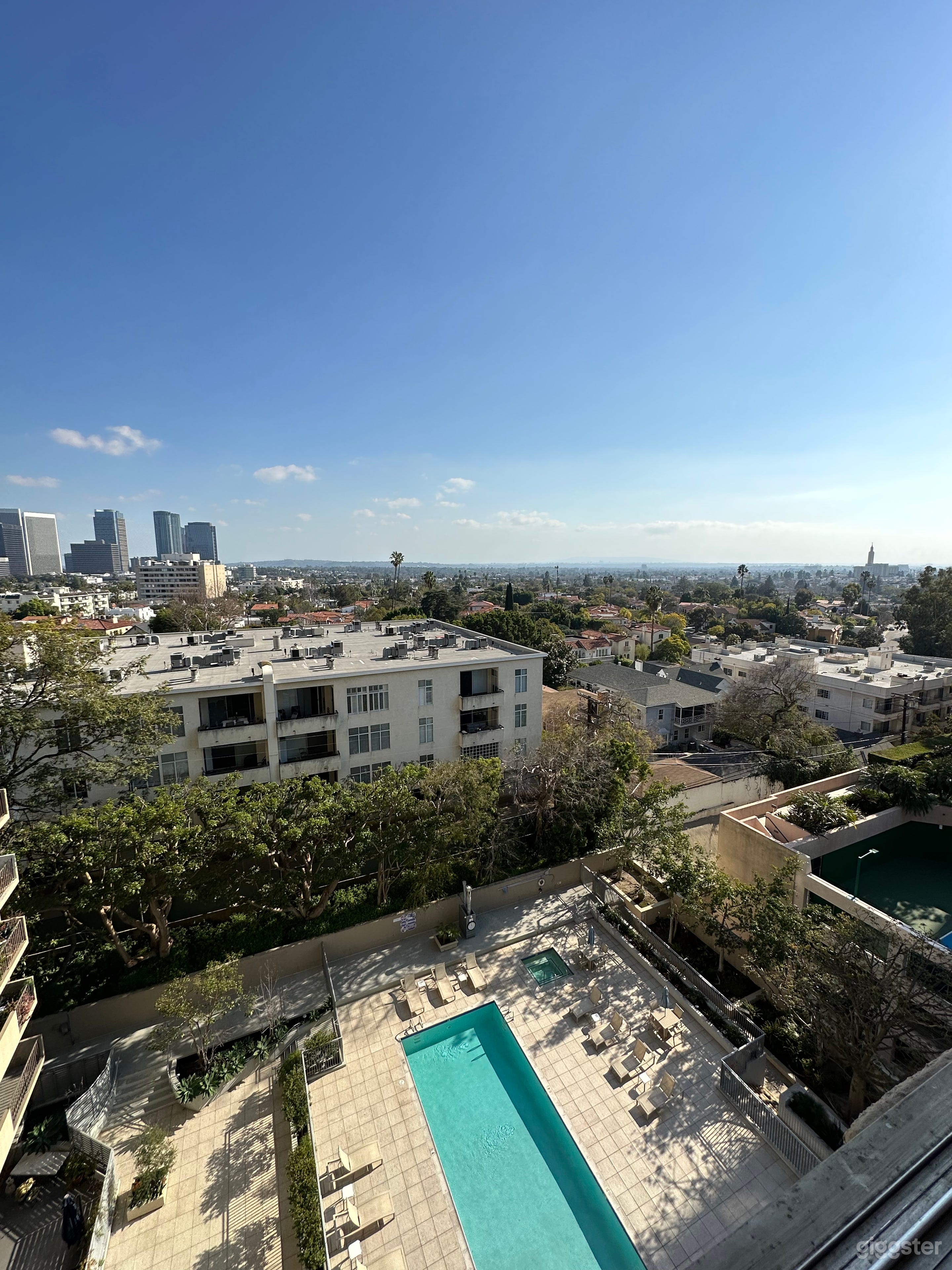 Beautiful High Rise Condo Photo 2