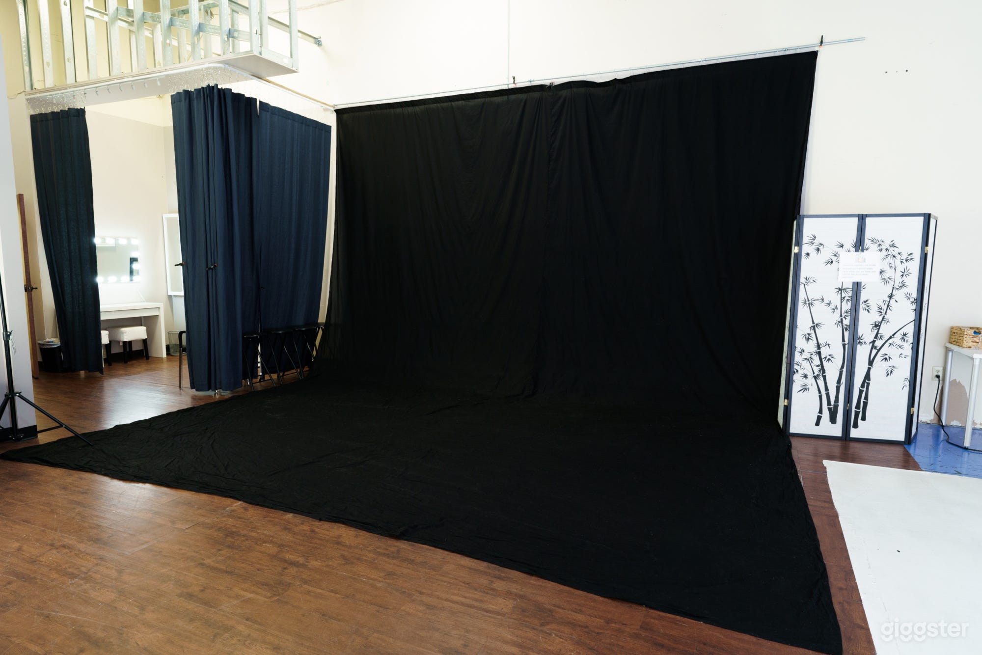Photo and Video studio with lights and cyc wall Photo 3