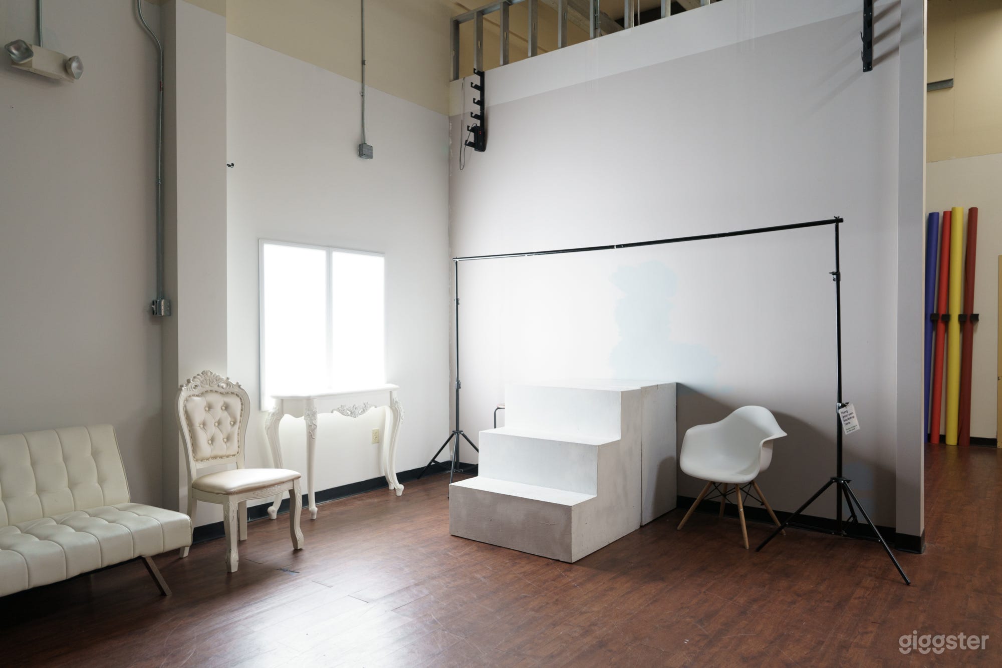 Photo and Video studio with lights and cyc wall Photo 2