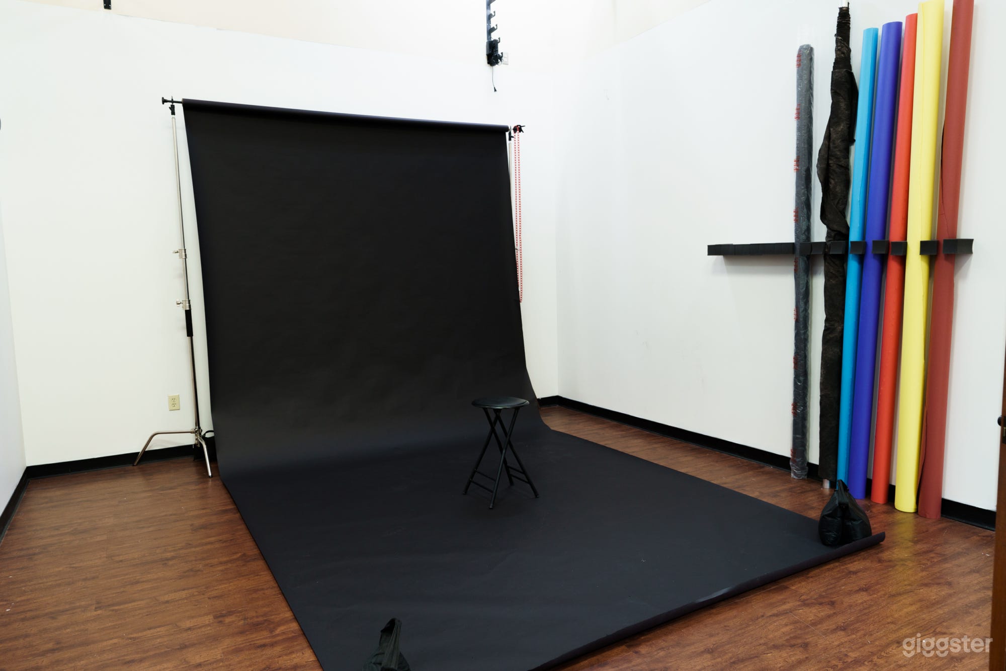 Photo and Video studio with lights and cyc wall Photo 4