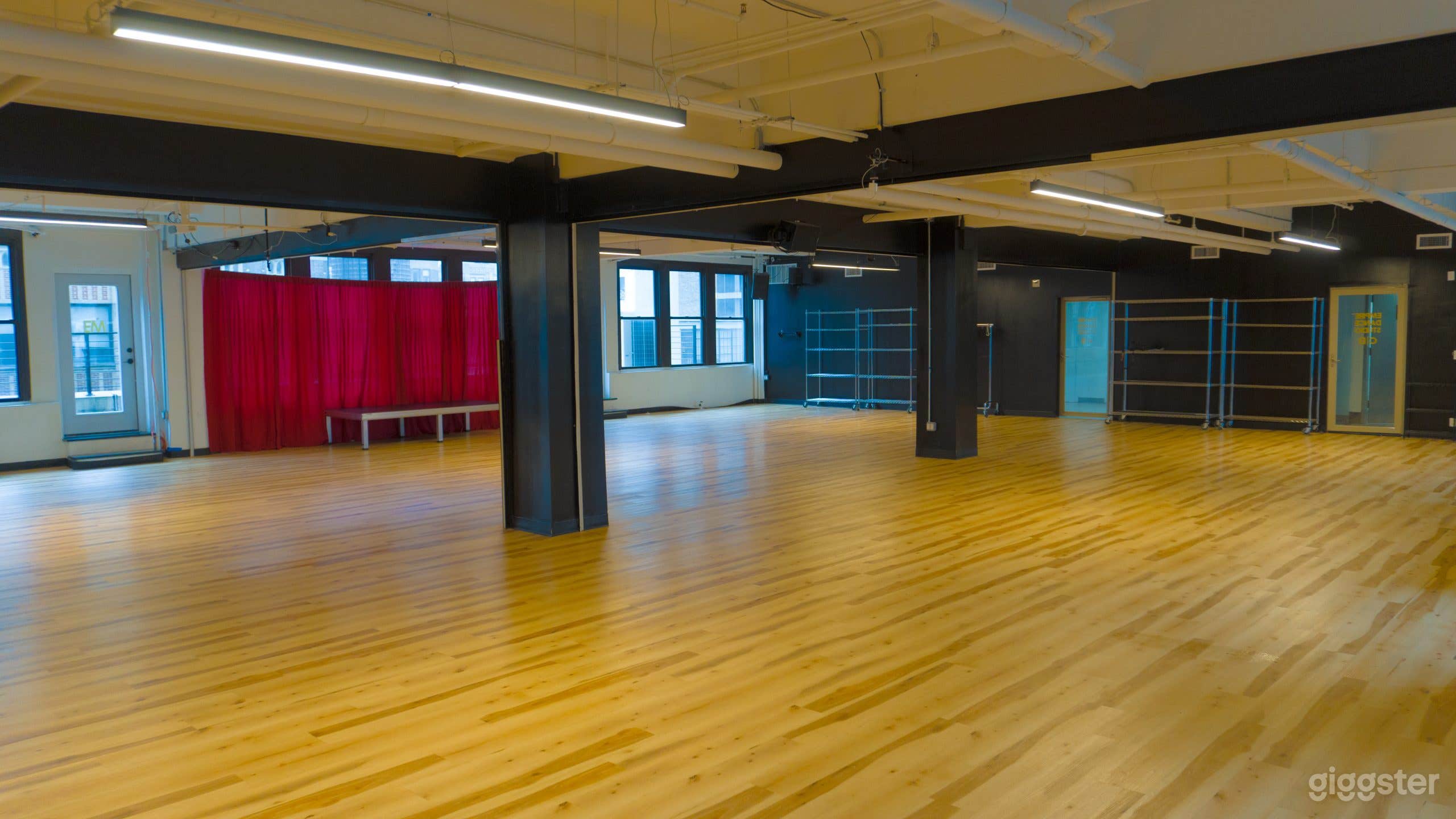 Vibrant Open Floor Studio for Events/Production (Full Space) Photo 3