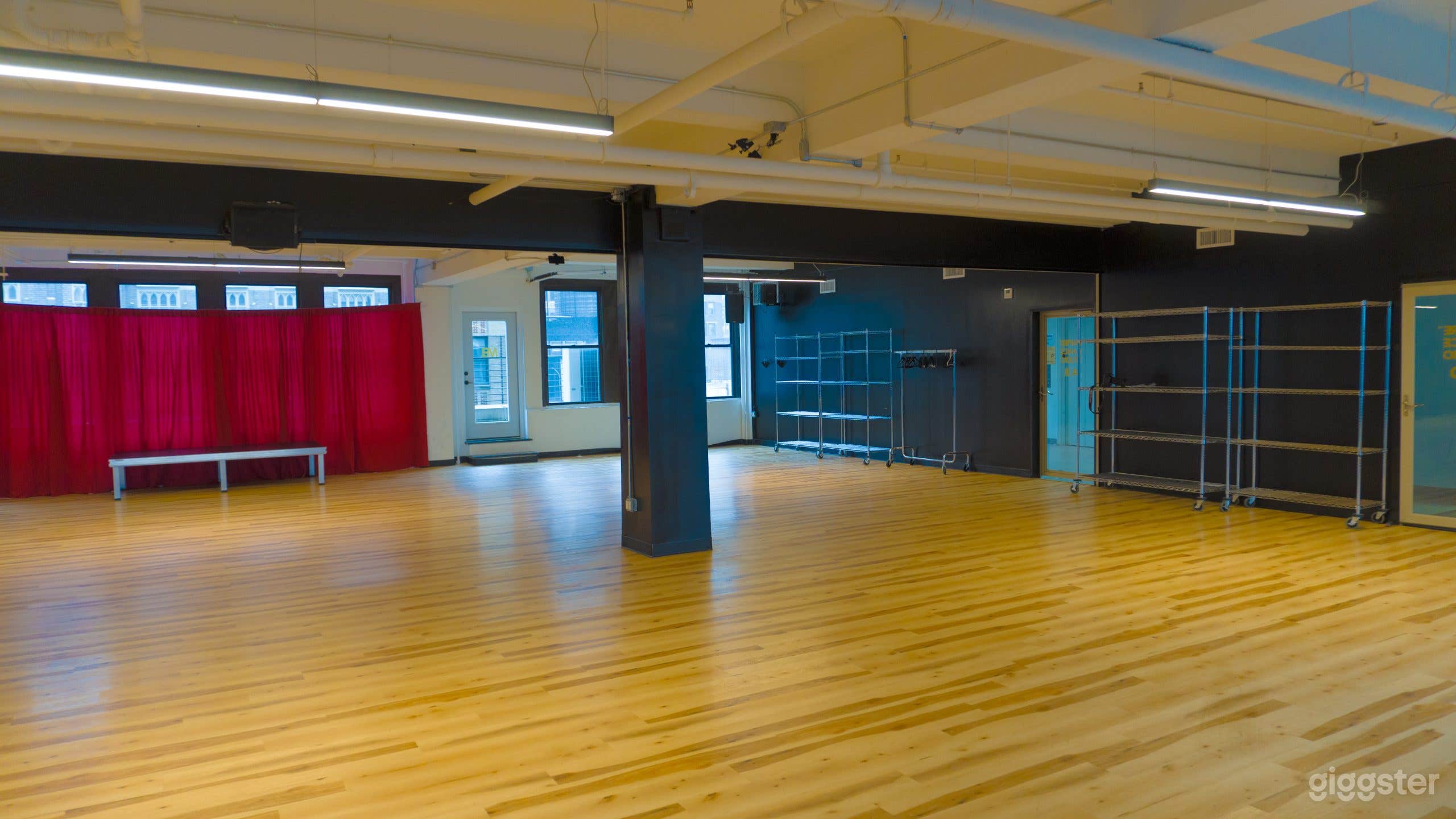 Vibrant Open Floor Studio for Events/Production (Full Space) Photo 4