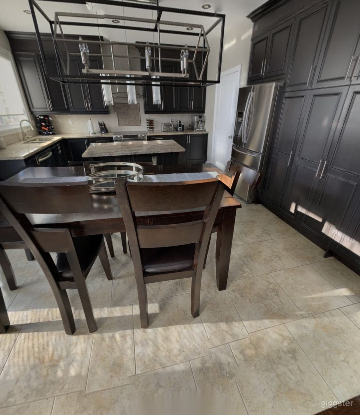 Charming 5 bedroom 🏠 Photo 2