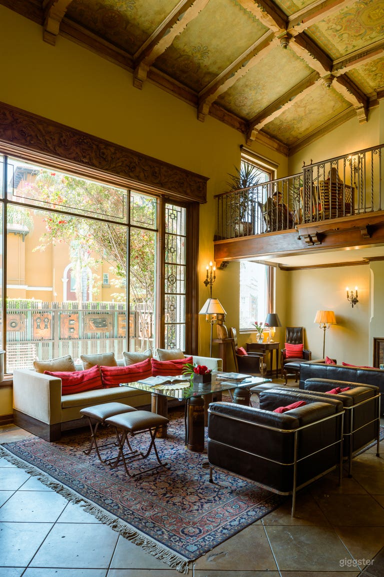  Alluring 1920's Hollywood Prop House with variety  