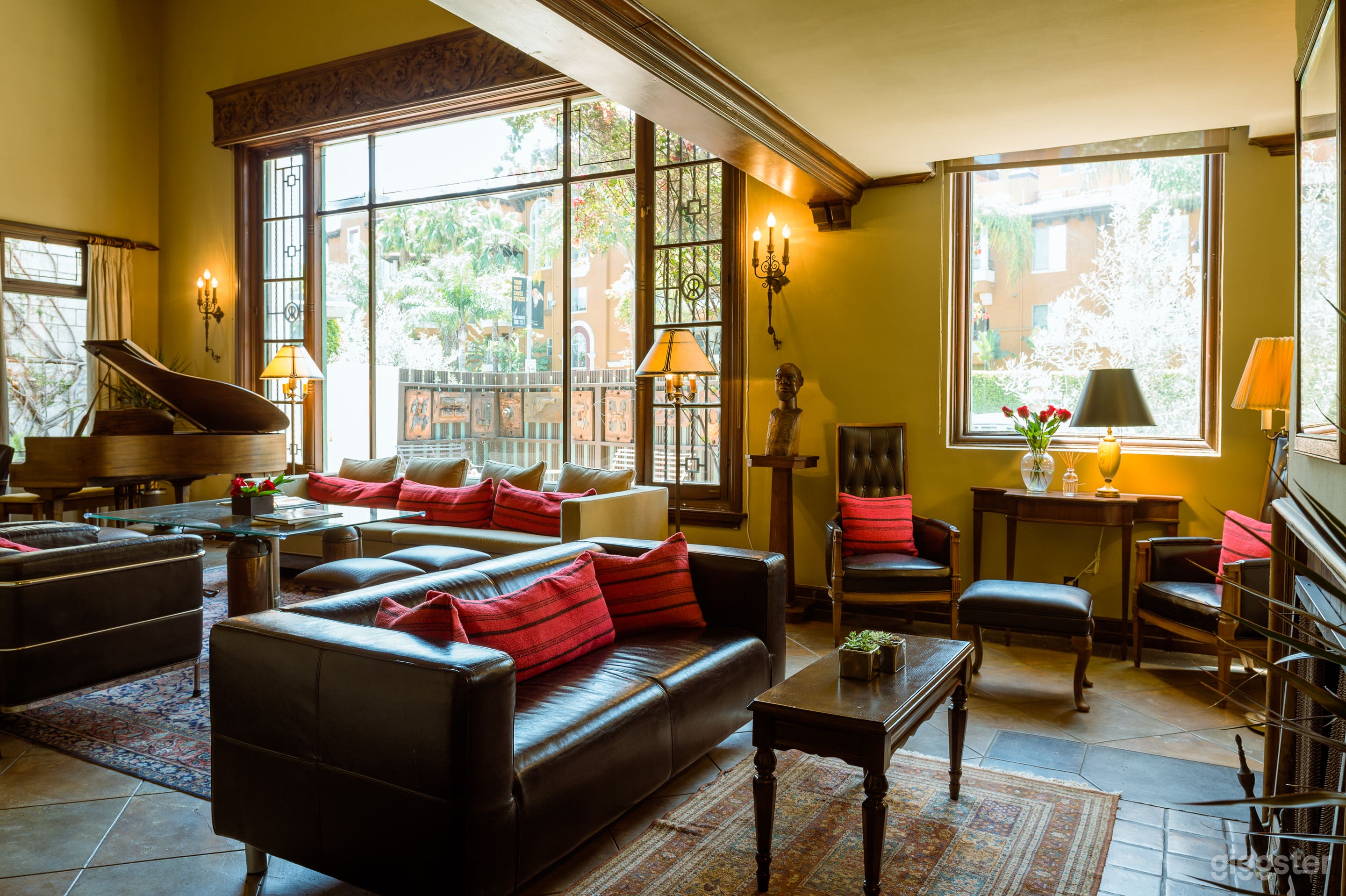 Alluring 1920's Hollywood Prop House with variety  Photo 4