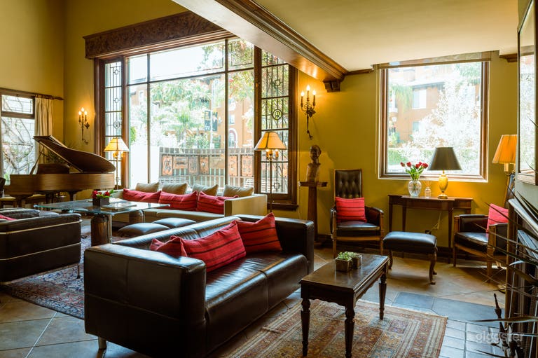  Alluring 1920's Hollywood Prop House with variety  