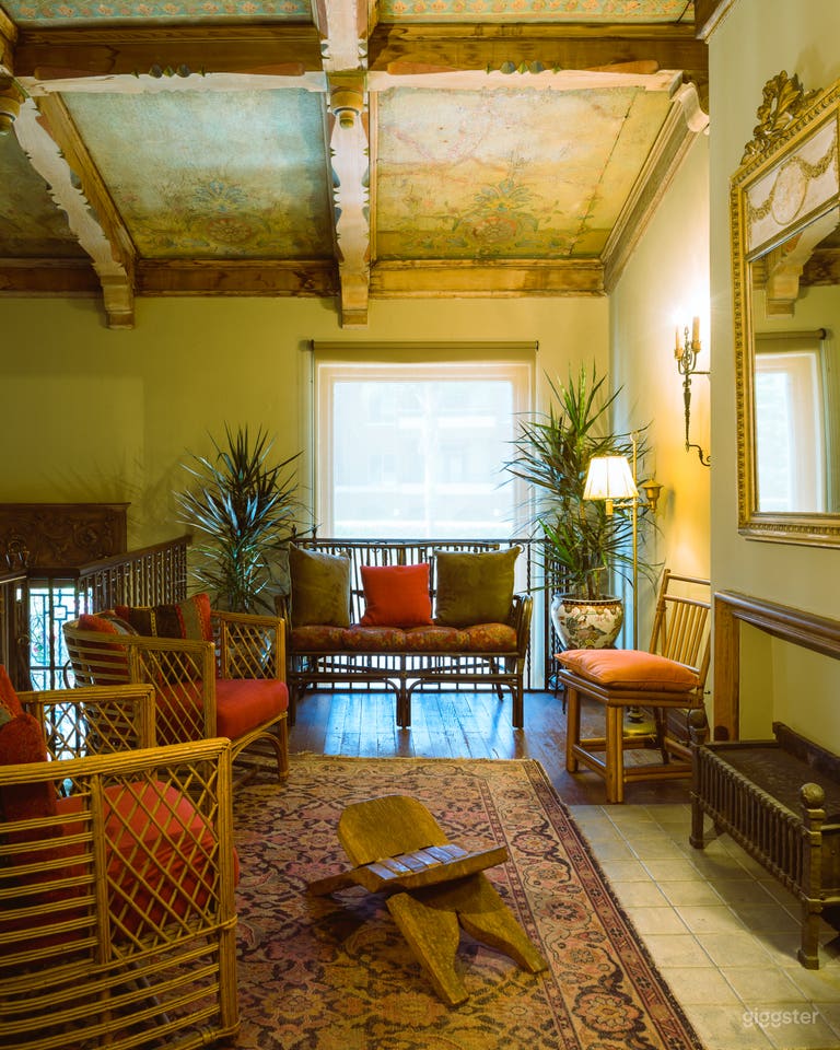  Alluring 1920's Hollywood Prop House with variety  