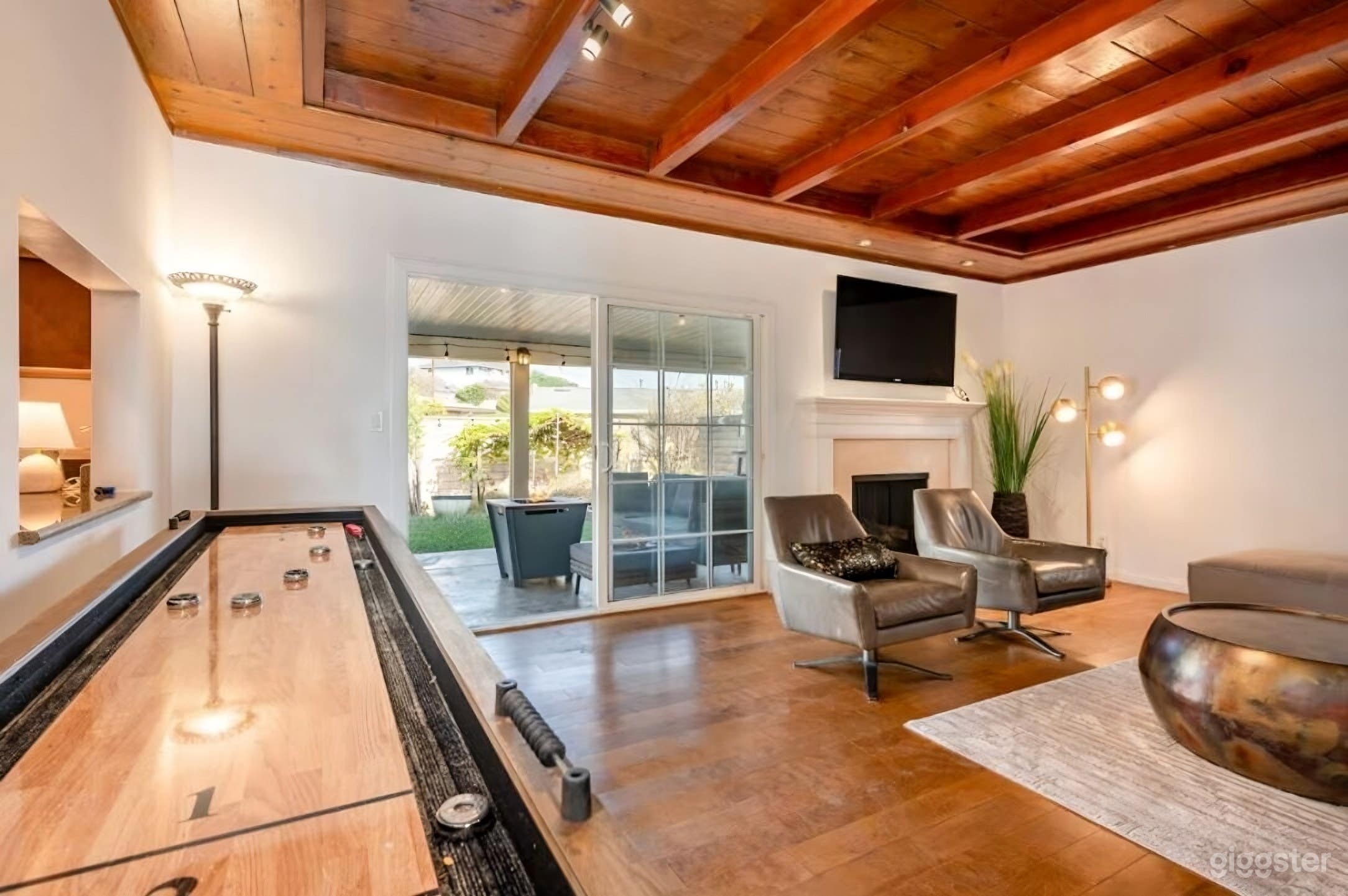 Creative-Ready Modern Home with Flexible Interiors Photo 4