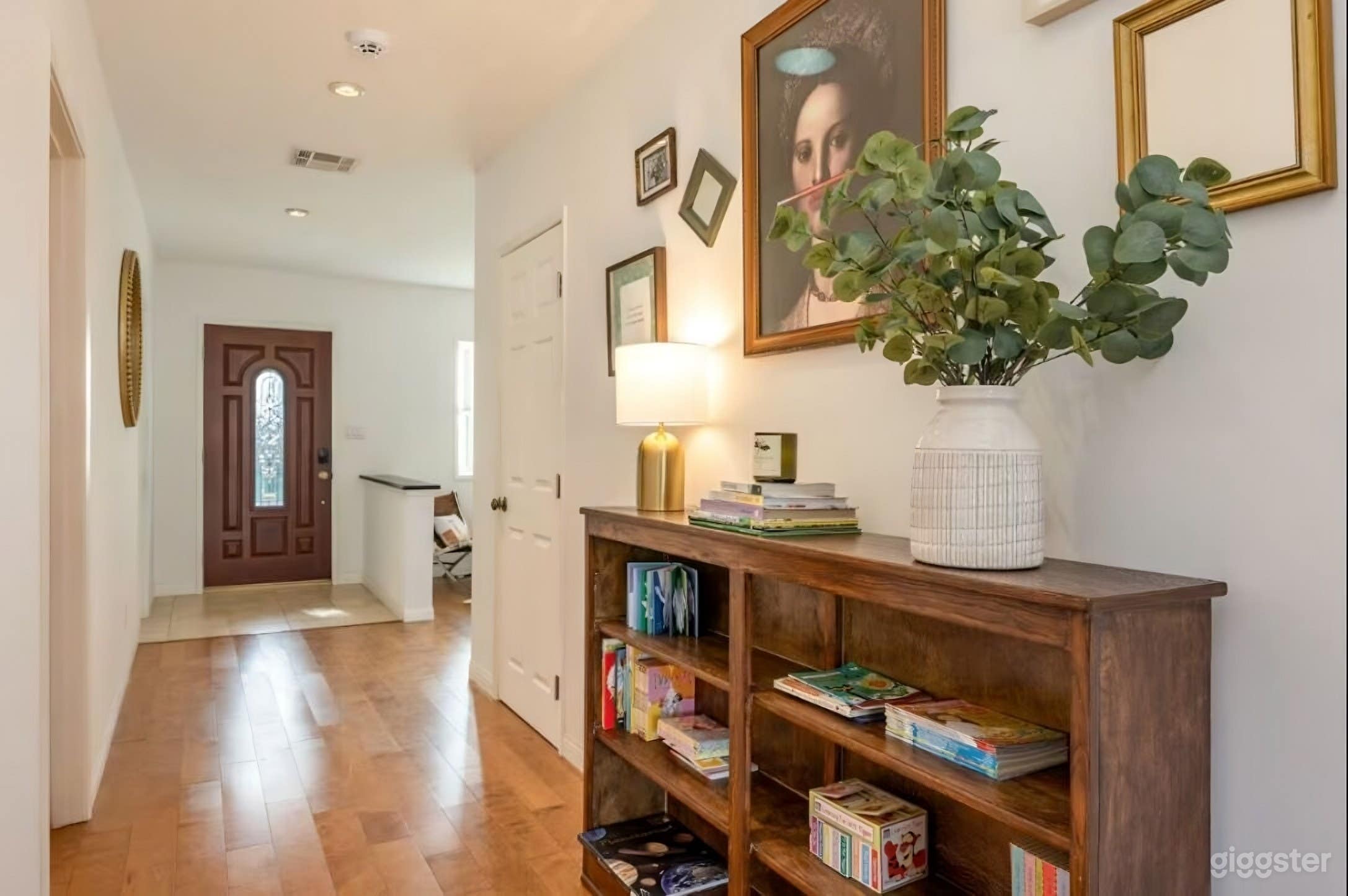 Creative-Ready Modern Home with Flexible Interiors Photo 2